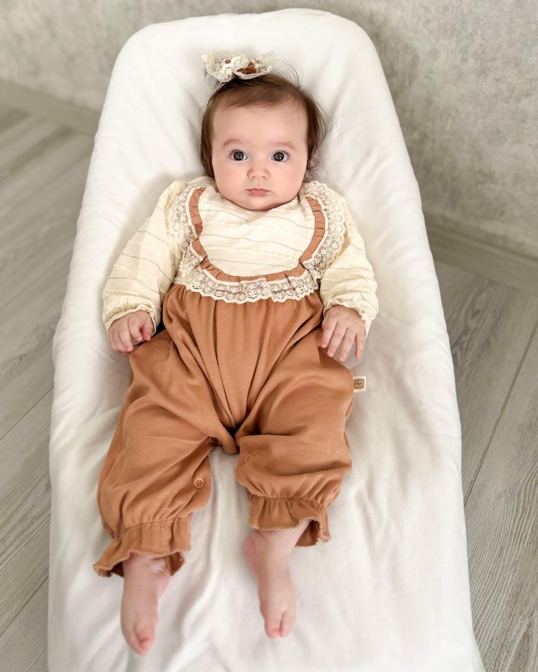 Yakası Dantel Süslemeli Kız Bebek Tulumu TLM65