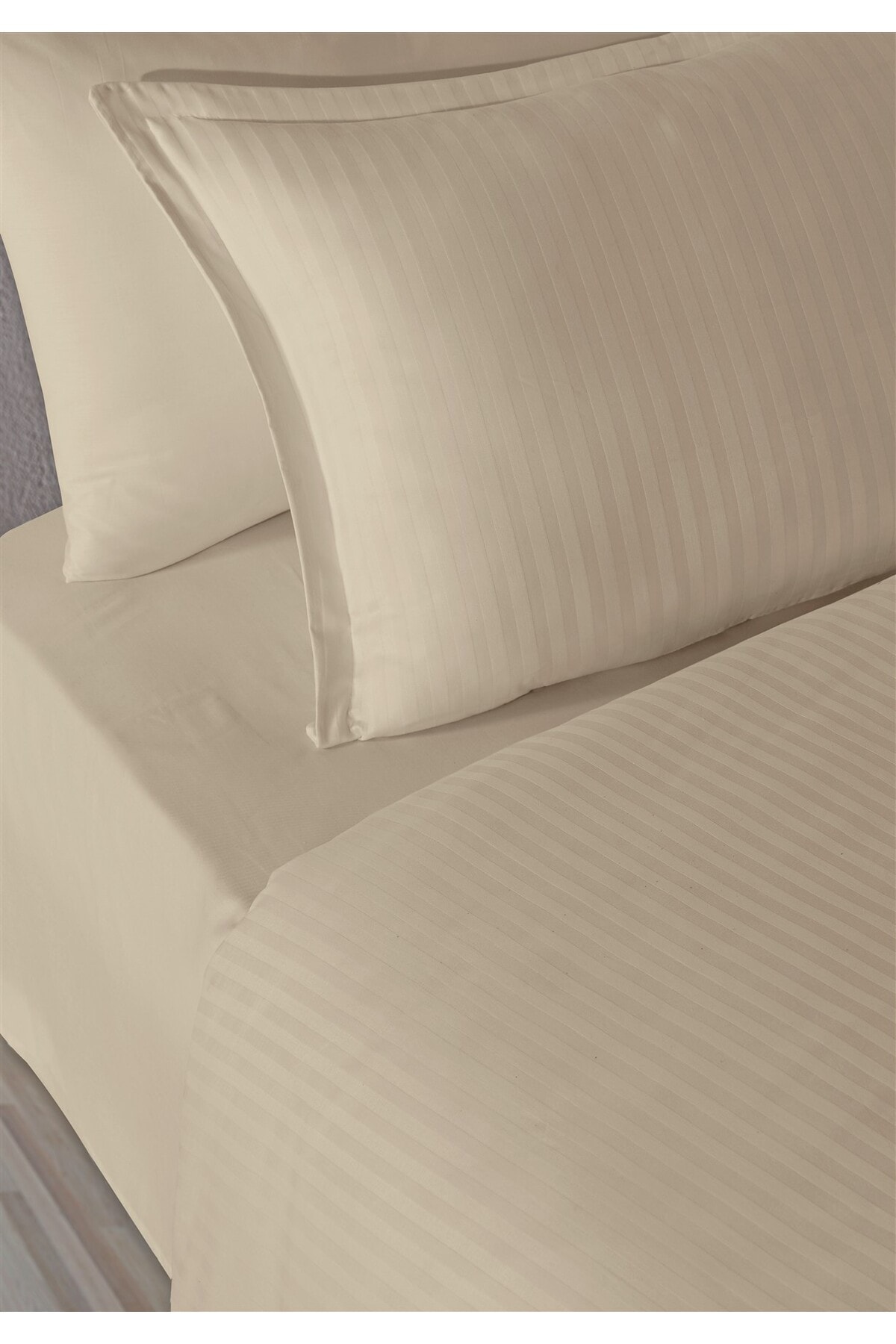 %100 Pamuk Saten Dik Çizgi Volanlı Çift Kişilik Nevresim Takımı  200x220 cm