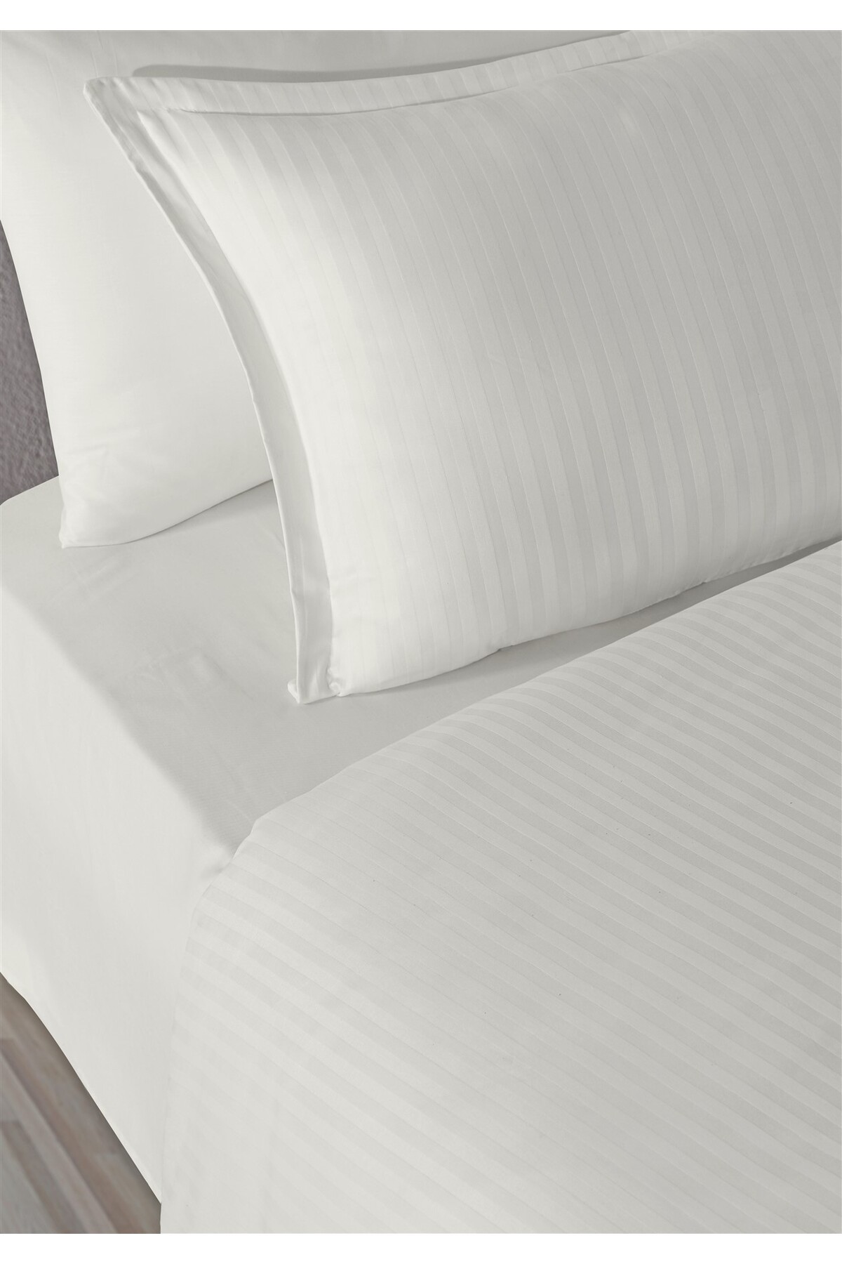 %100 Pamuk Saten Dik Çizgi Volanlı Çift Kişilik Nevresim Takımı  200x220 cm