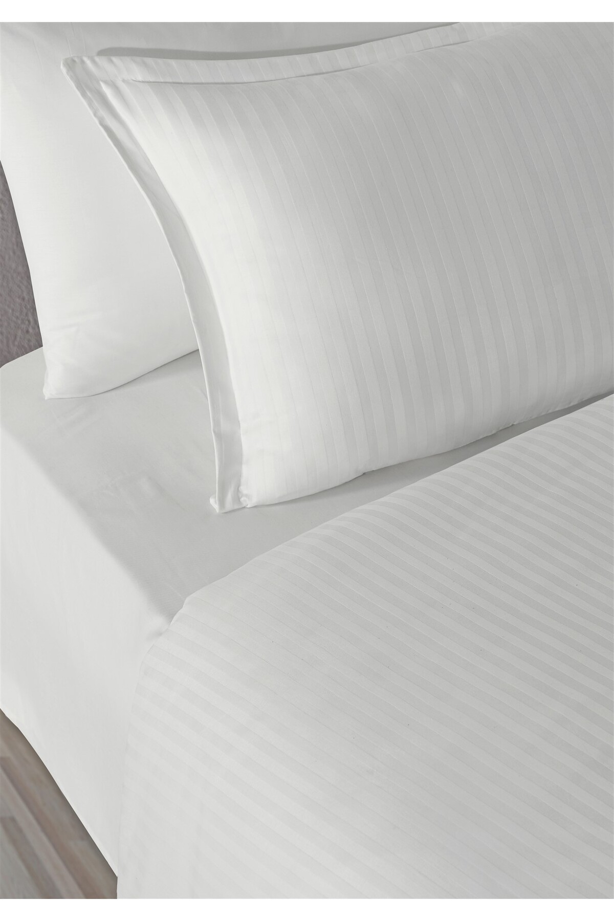 %100 Pamuk Saten Dik Çizgi Volanlı Tek Kişilik Nevresim Takımı  160x220 cm