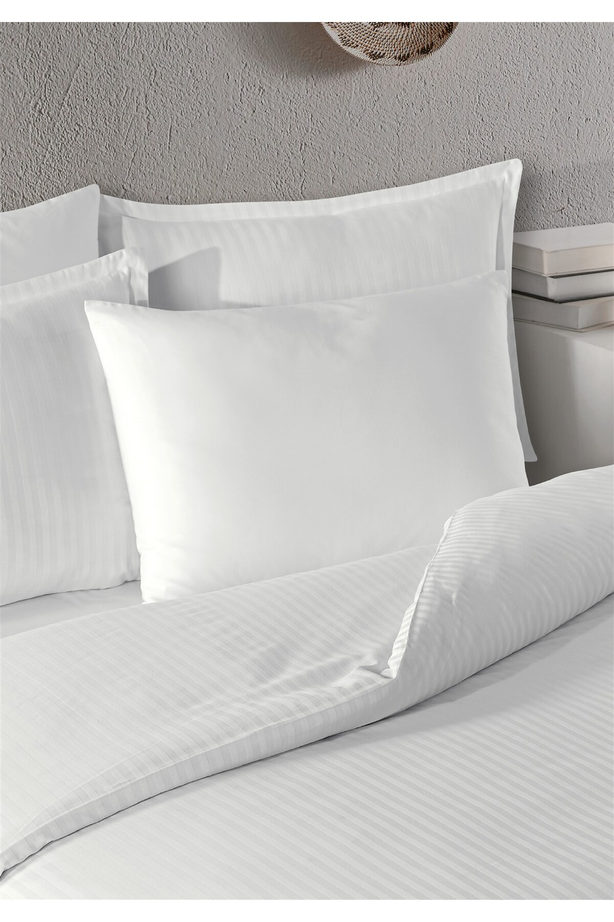 %100 Pamuk Saten Dik Çizgi Volanlı Tek Kişilik Nevresim Takımı  160x220 cm