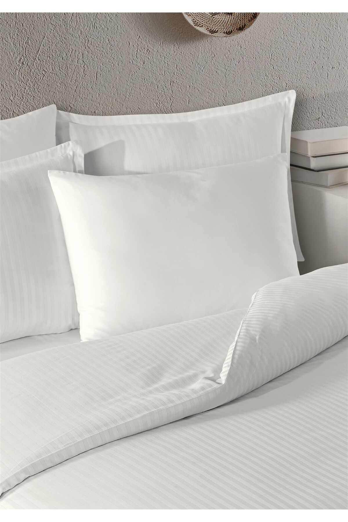 %100 Pamuk Saten Dik Çizgi Volanlı Çift Kişilik Nevresim Takımı  200x220 cm