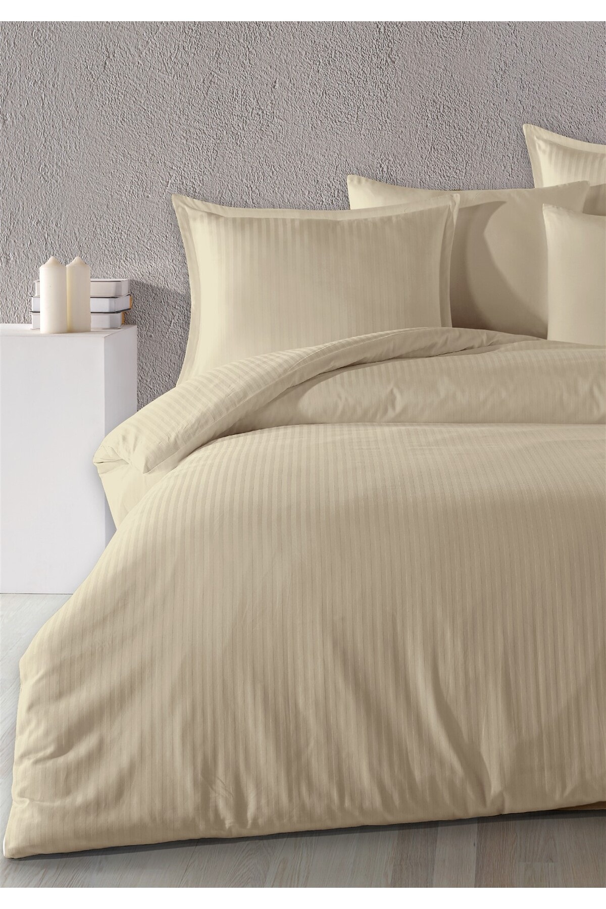%100 Pamuk Saten Dik Çizgi Volanlı Çift Kişilik Nevresim Takımı  200x220 cm