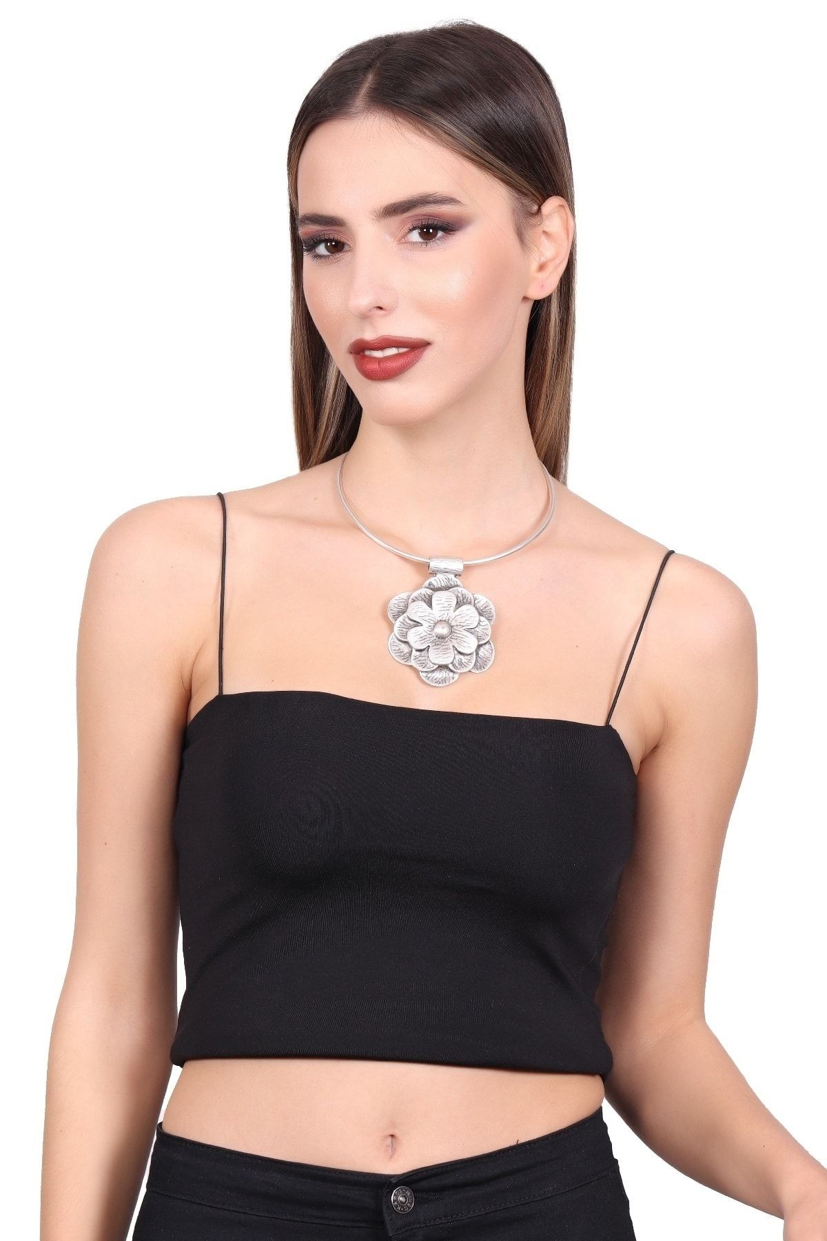 Kadın Antik Gümüş Kaplama Çiçek Stilizesi Uçlu Choker