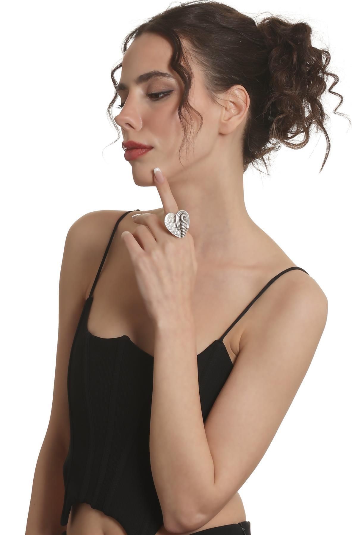 Kadın Antik Gümüş Kaplama Ayarlanabilir Gotik Kalp Stilizesi Yüzük