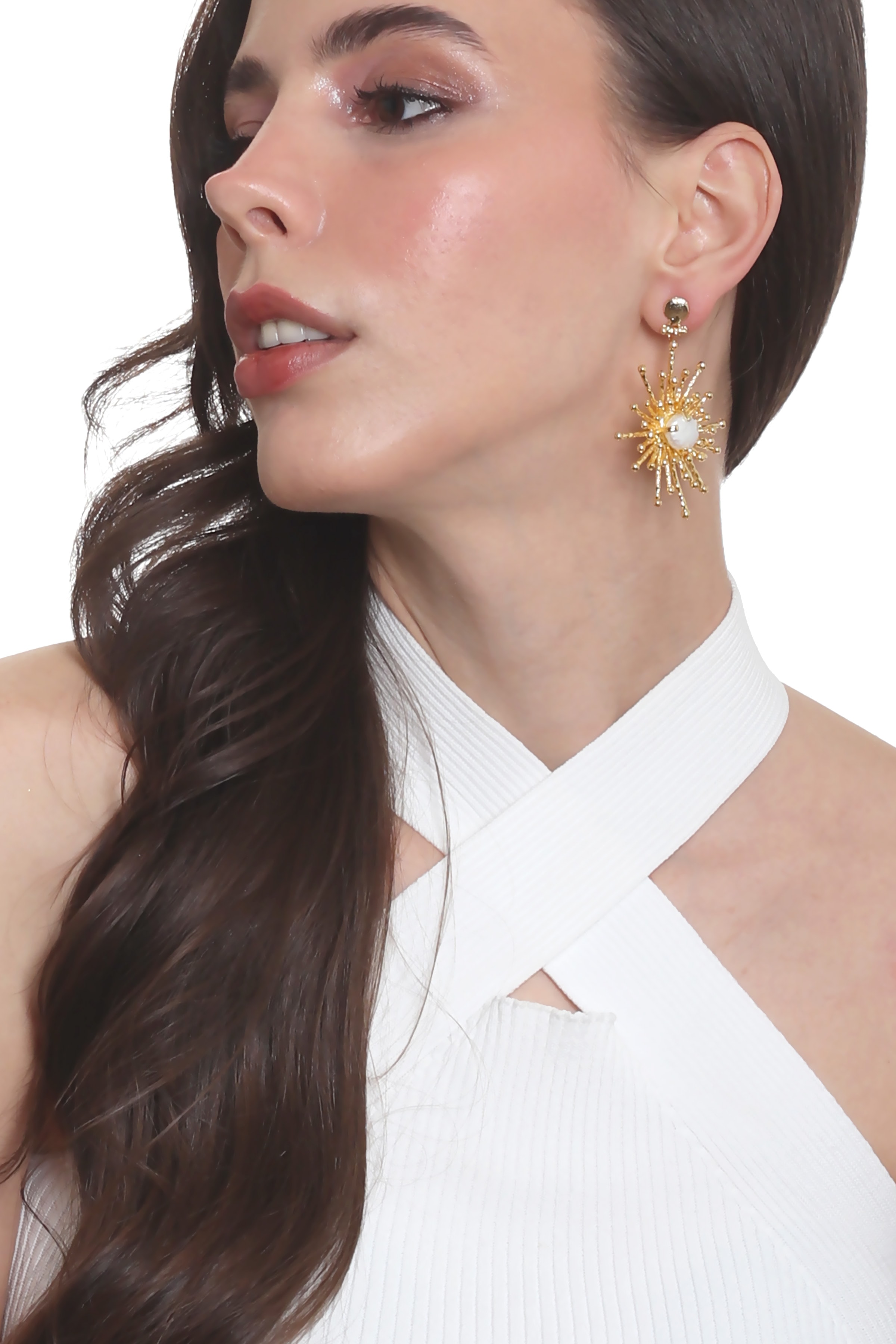 Labalaba Kadın Altın Renk Kaplama Sedef Detaylı Çivili Model Büyük Güneş Küpe