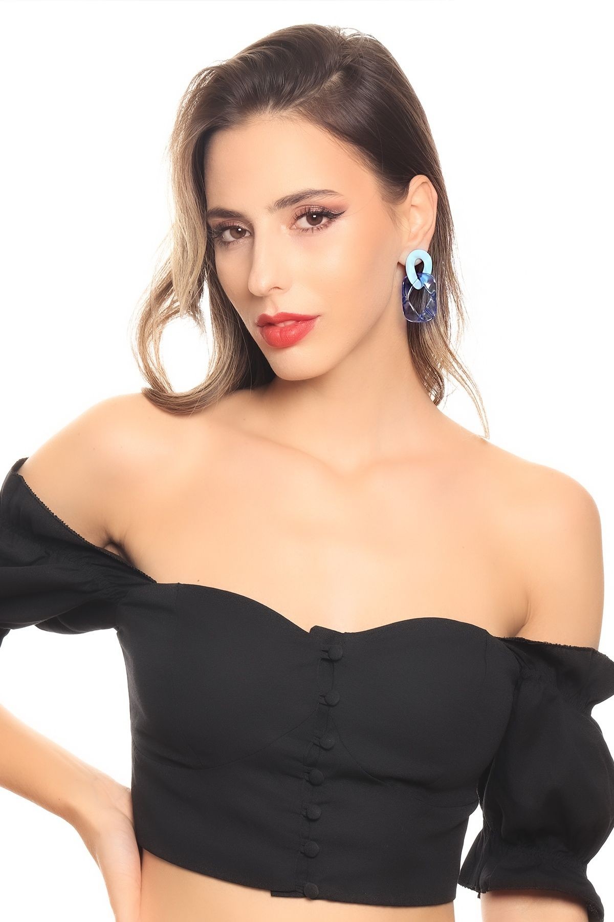 Kadın Reçine Koleksiyonu Mavi Renk Tonlamalı Çivili Model Geçmeli Zincir Halka Küpe