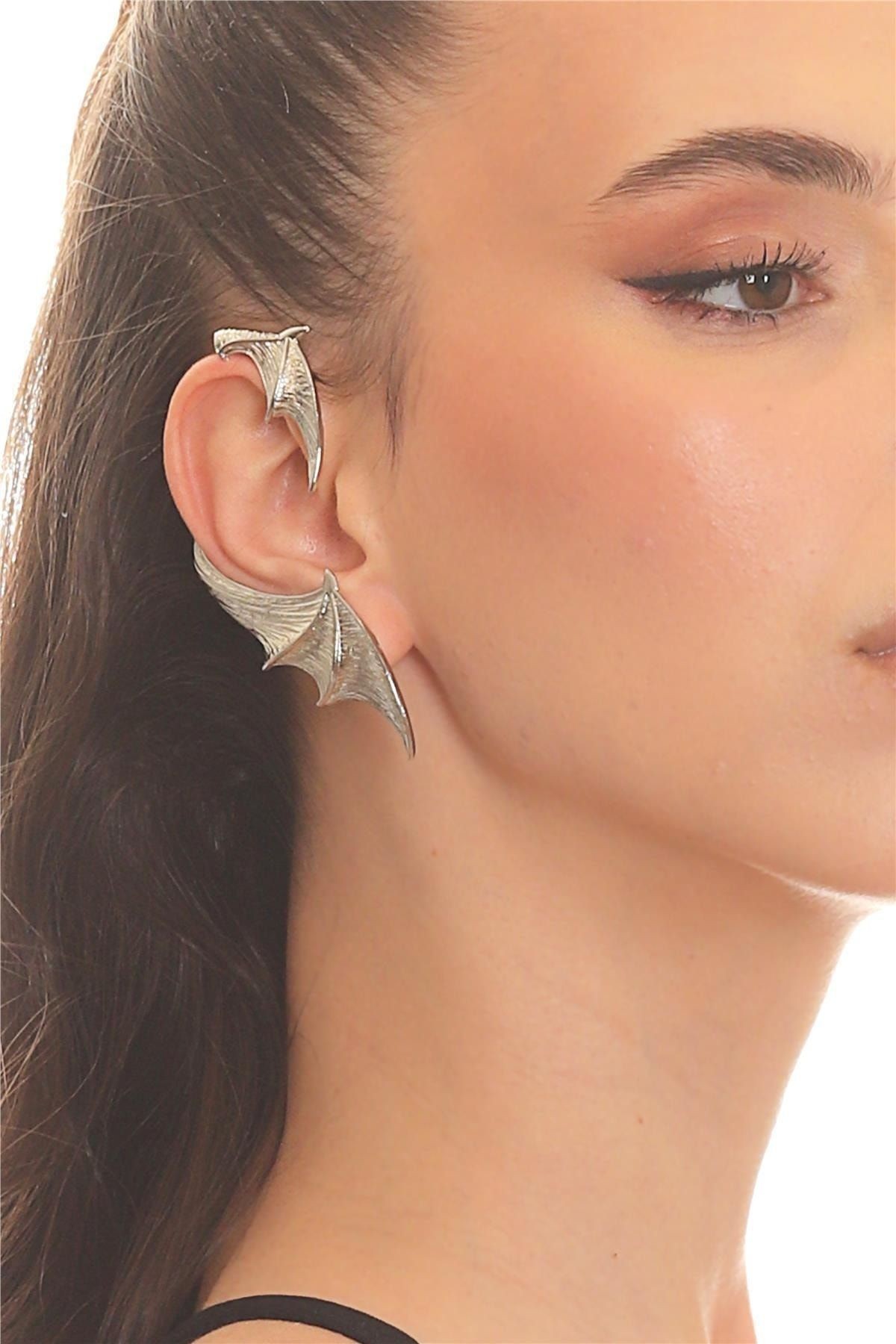 Kadın Gümüş Renk Lak Kaplama Çivili Model Sağ Kulak Yarasa Earcuff&Kıkırdak Küpe