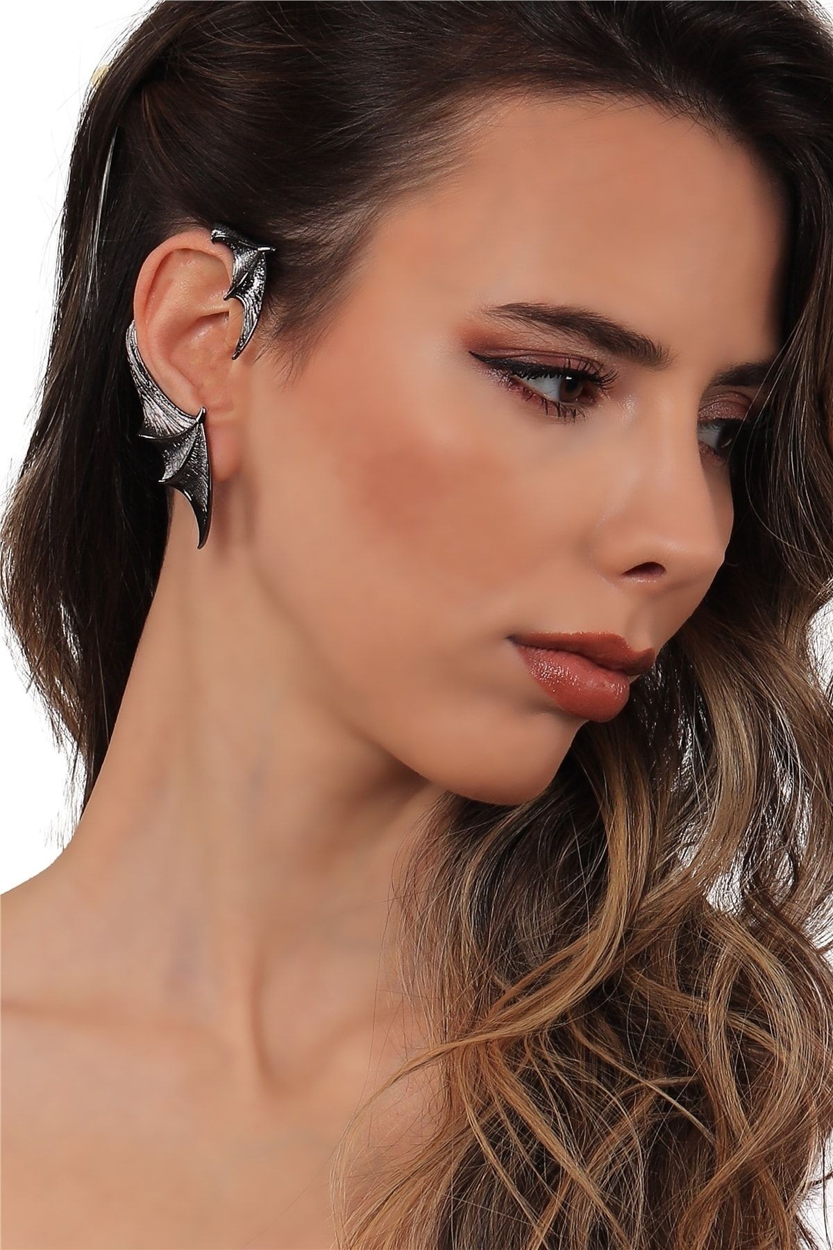 Kadın Antrasit Lak Kaplama Çivili Model Ear Cuff Sağ Kulak Yarasa Küpe