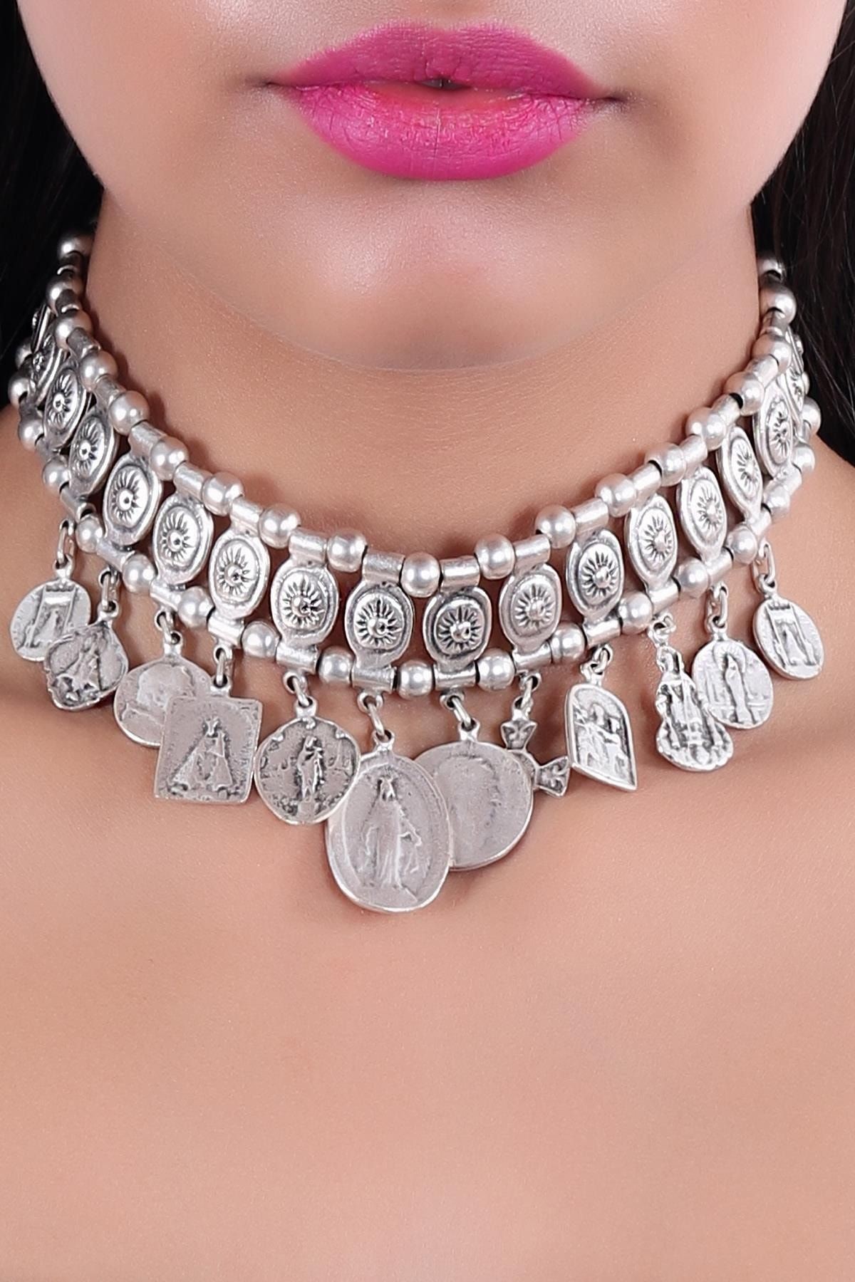 Kadın Antik Gümüş Kaplama Madalyon Charm  Choker