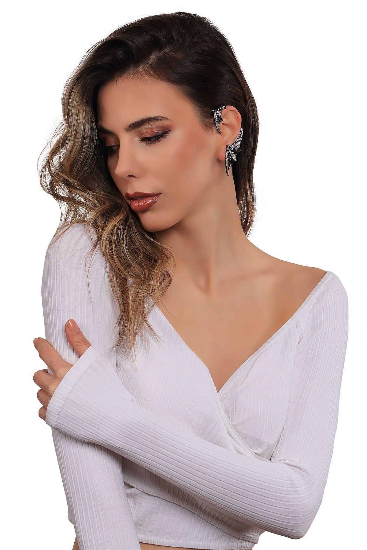 Kadın Antrasit Lak Kaplama Çivili Model Ear Cuff Sağ Kulak Yarasa Küpe