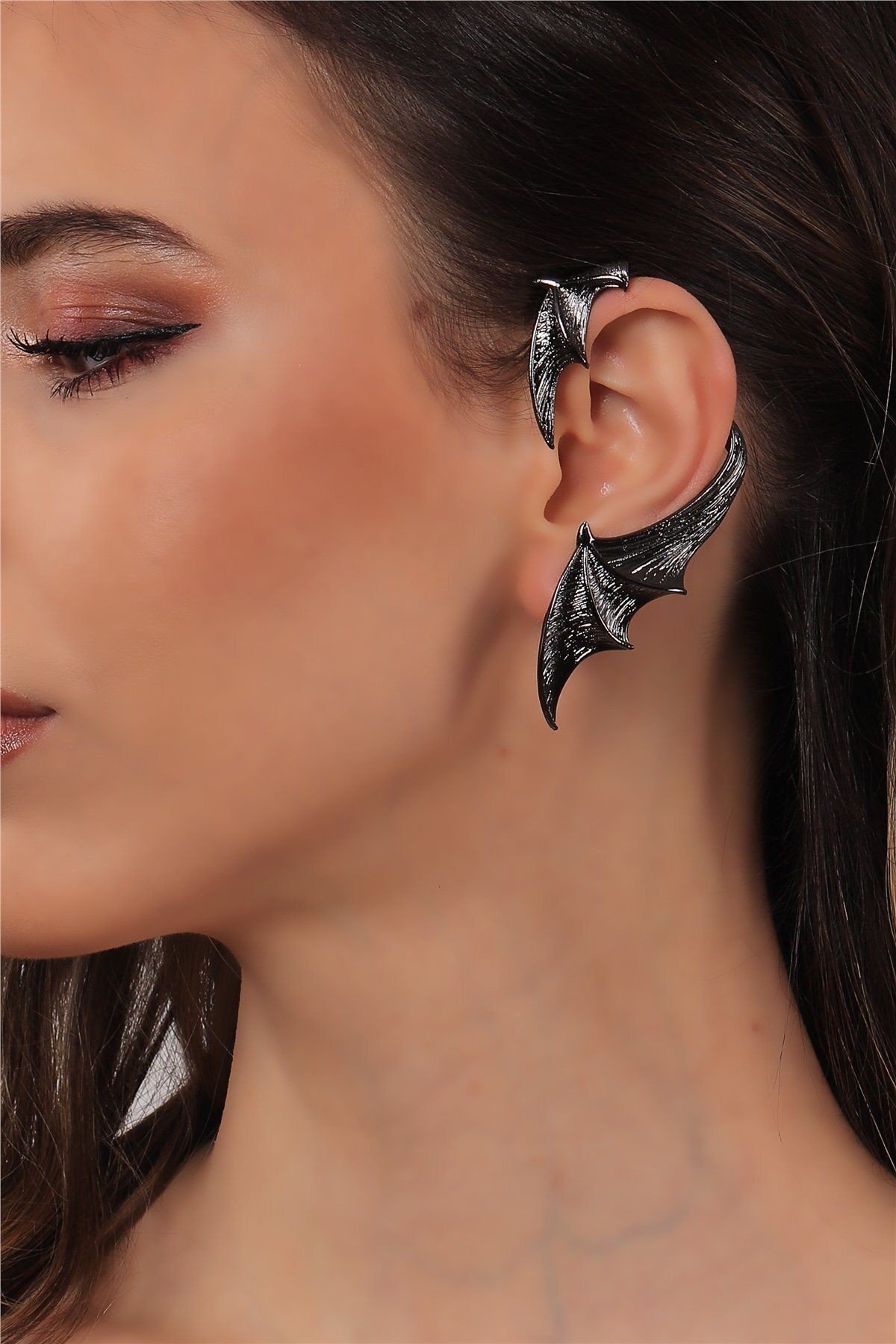 Kadın Antrasit Lak Kaplama Çivili Model Ear Cuff Sağ Kulak Yarasa Küpe