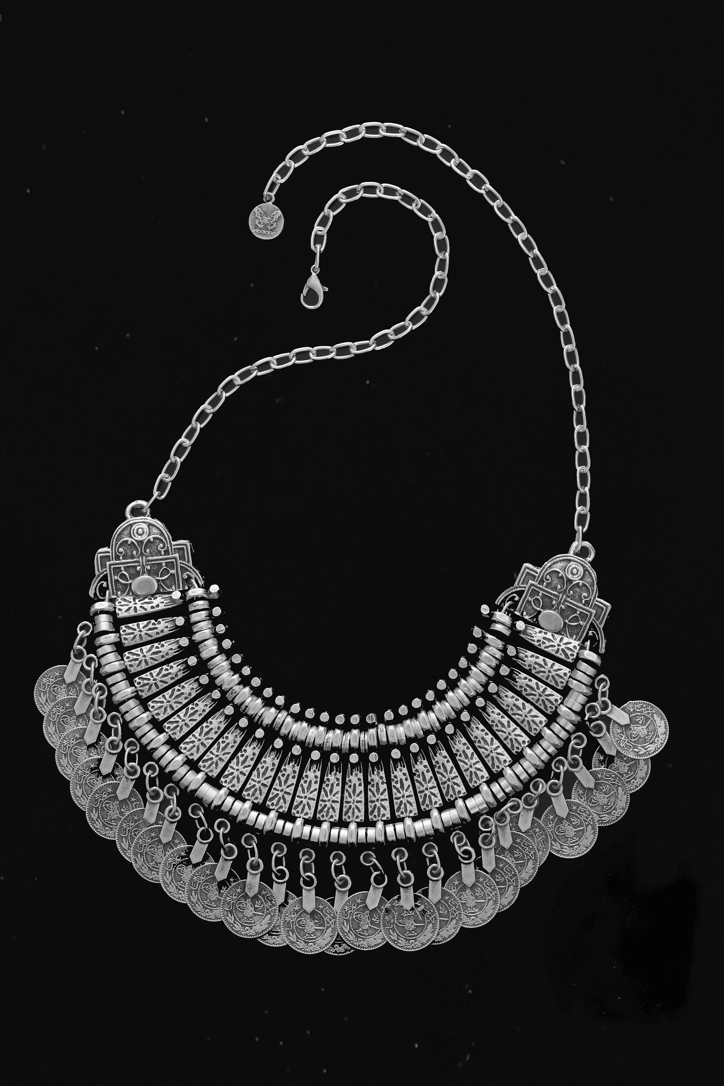 Labalaba Kadın Antik Gümüş Kaplama Tuğra Detaylı Bohem Kolye