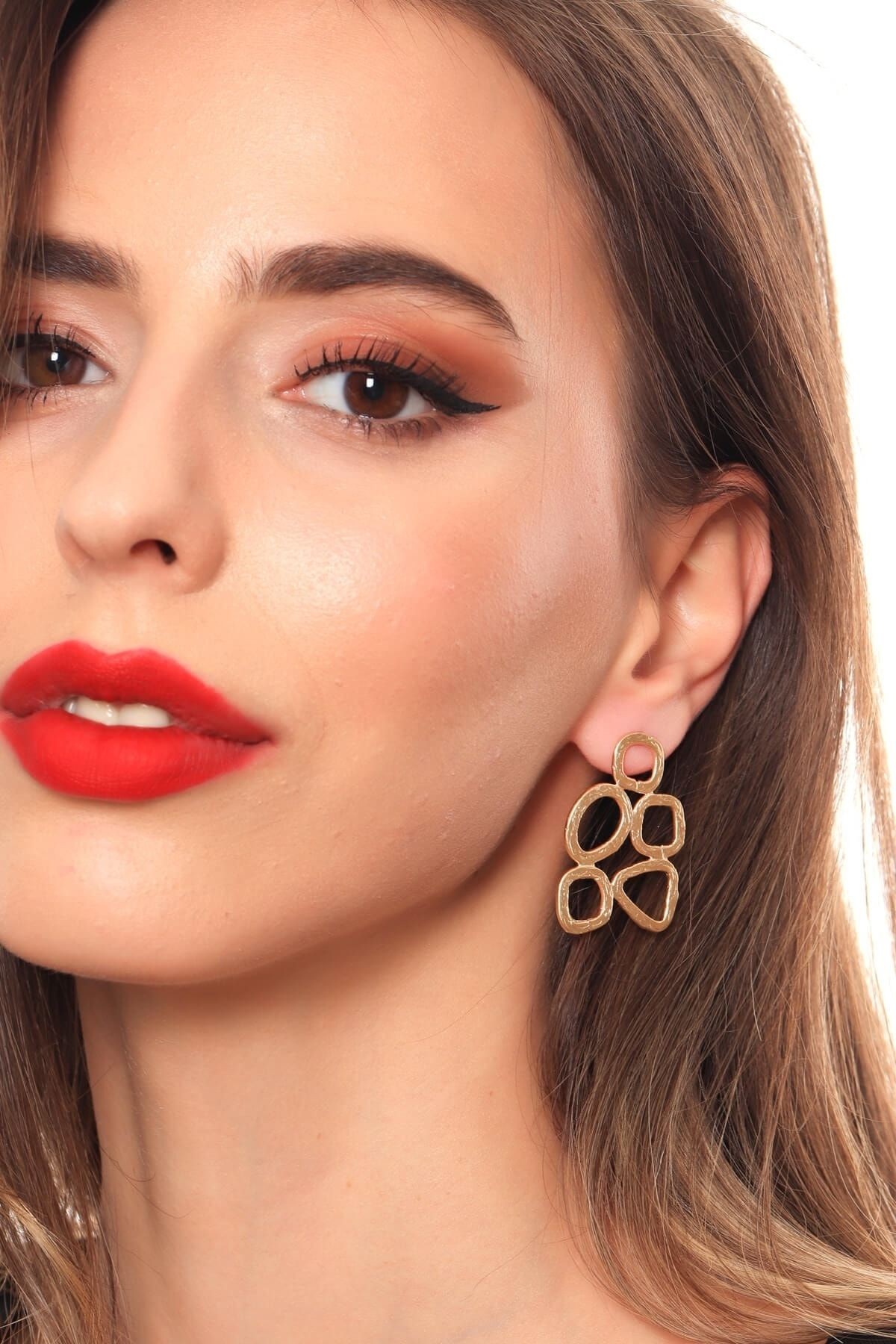 Kadın Mat Altın Renk Kaplama Çivili Model Geometrik Tasarım Küpe