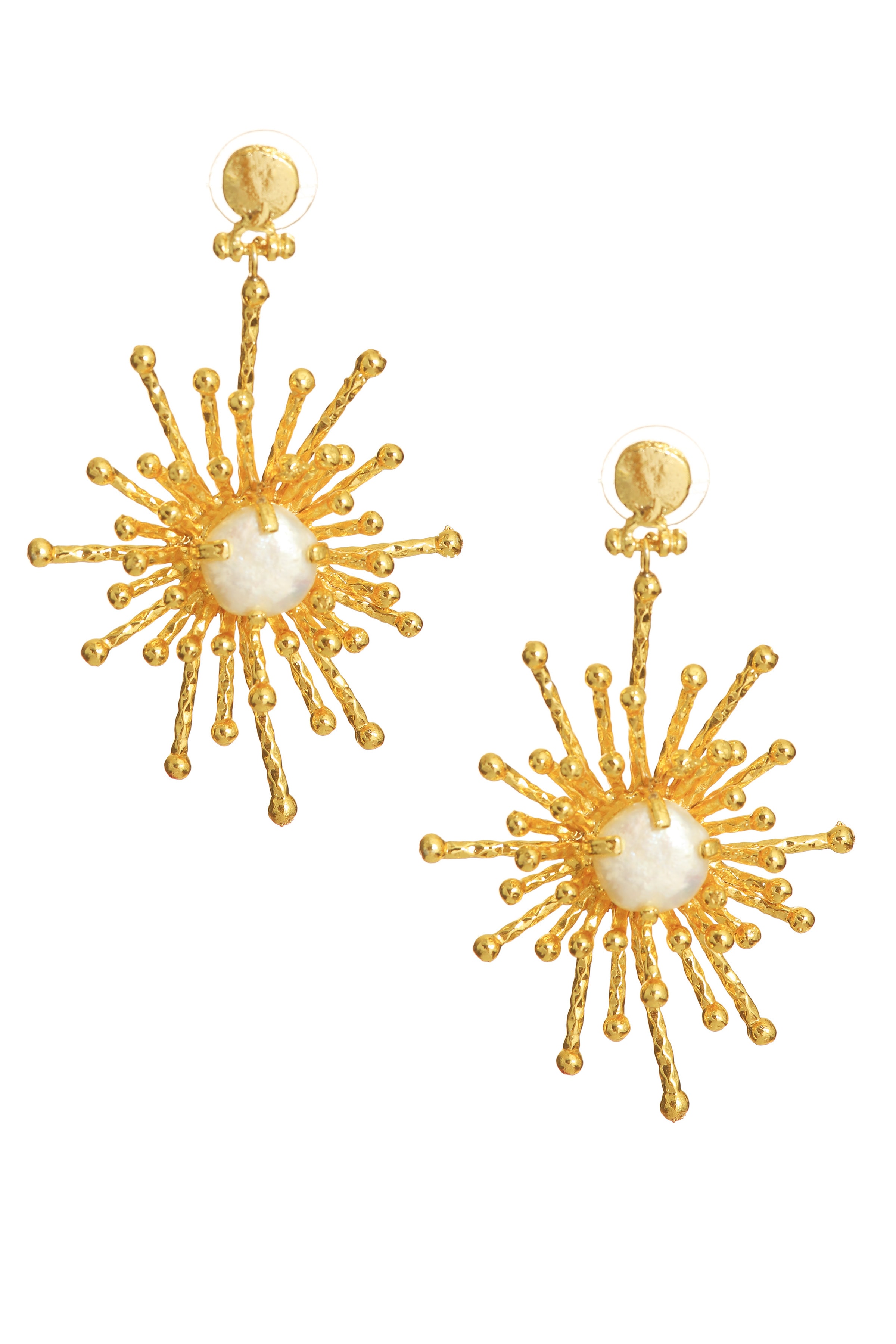 Labalaba Kadın Altın Renk Kaplama Sedef Detaylı Çivili Model Büyük Güneş Küpe