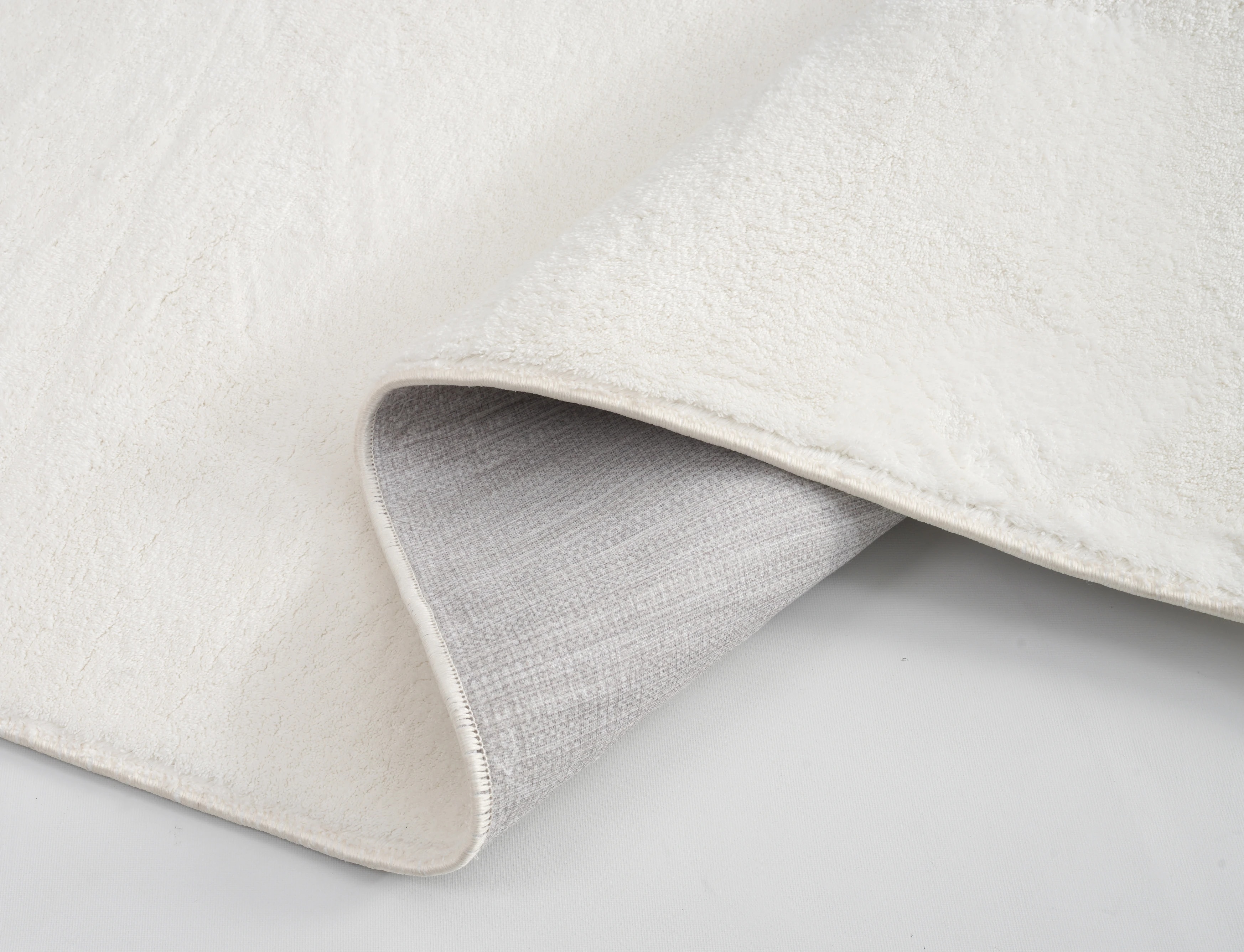 Luna Beyaz Peluş Halı