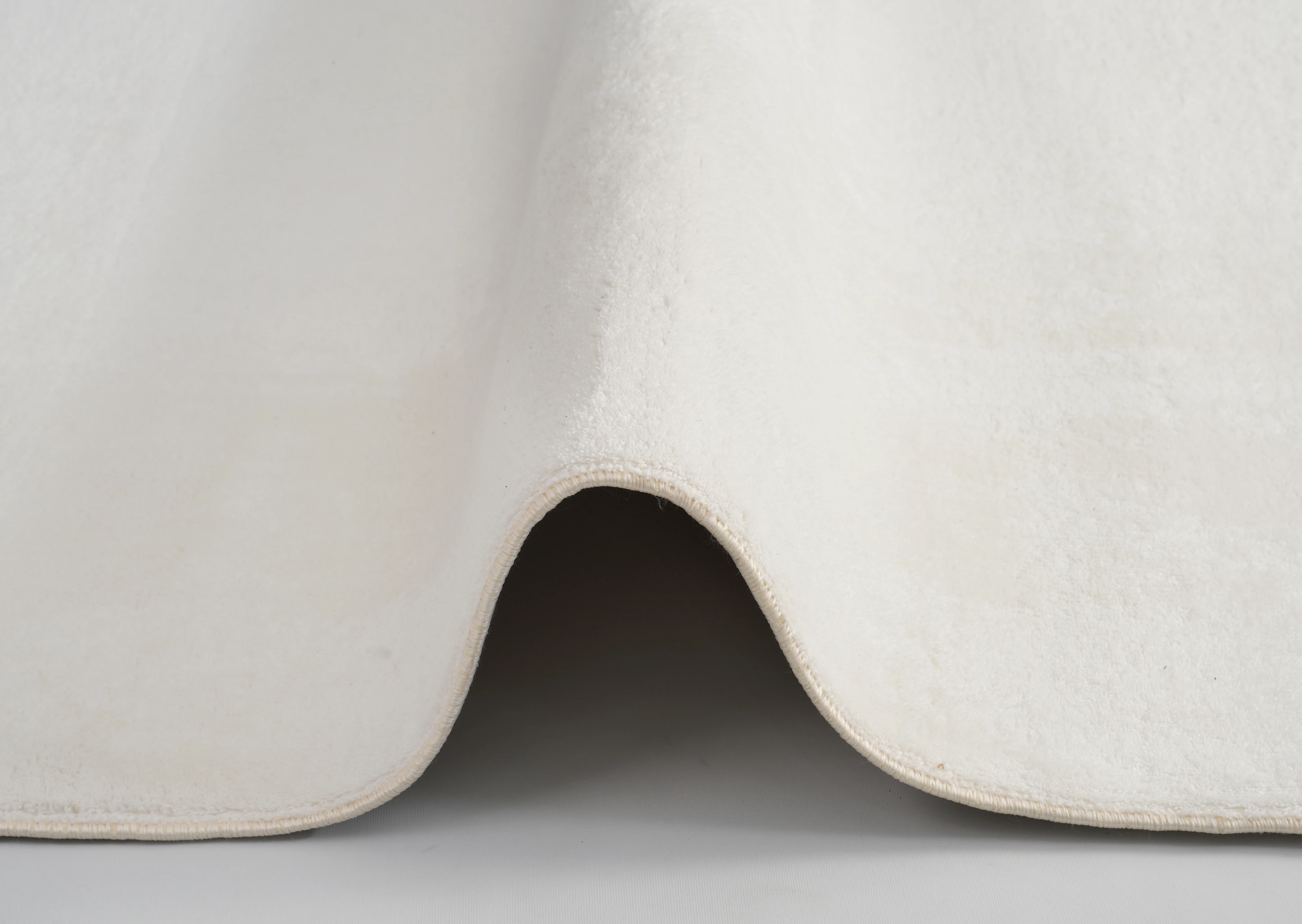 Luna Beyaz Peluş Halı