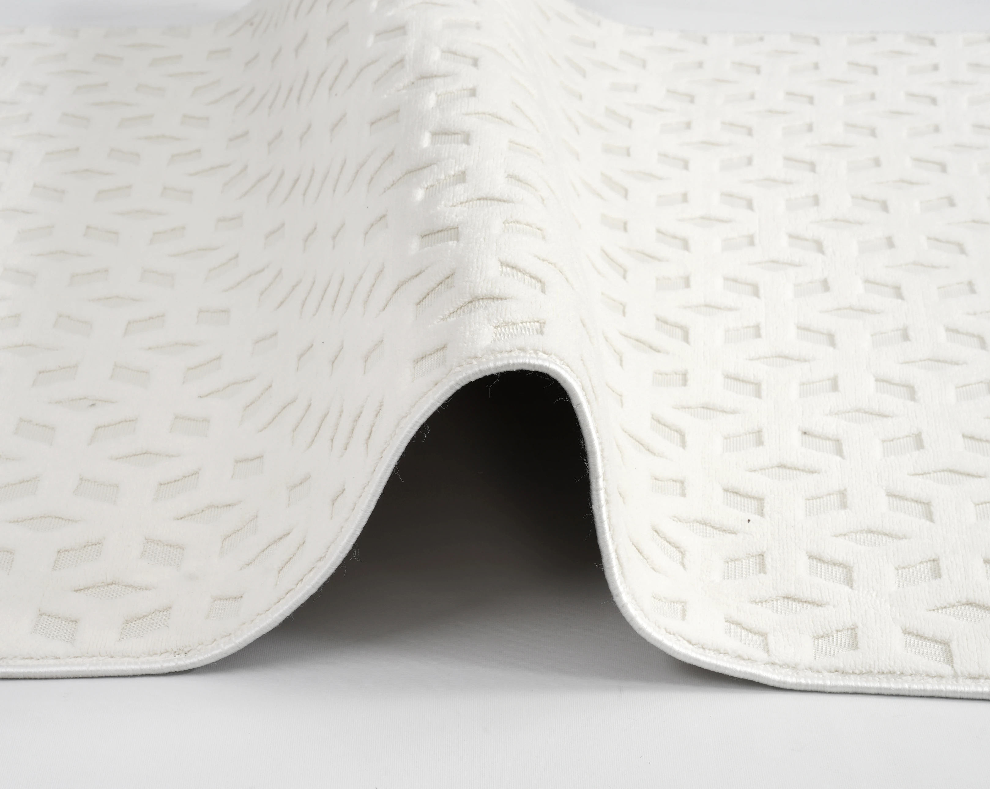 Kübik Beyaz Peluş Halı