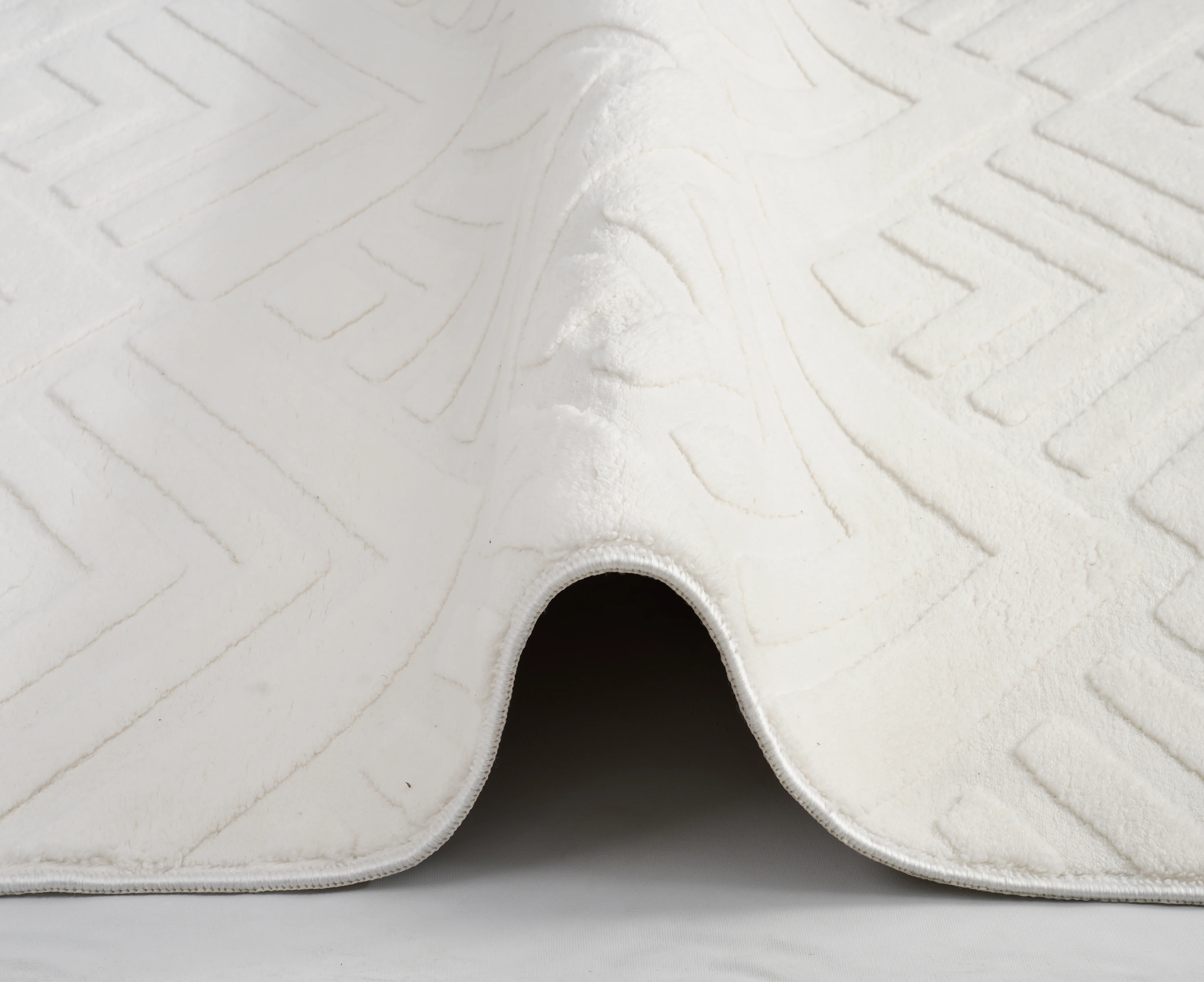 Line Beyaz Peluş Halı