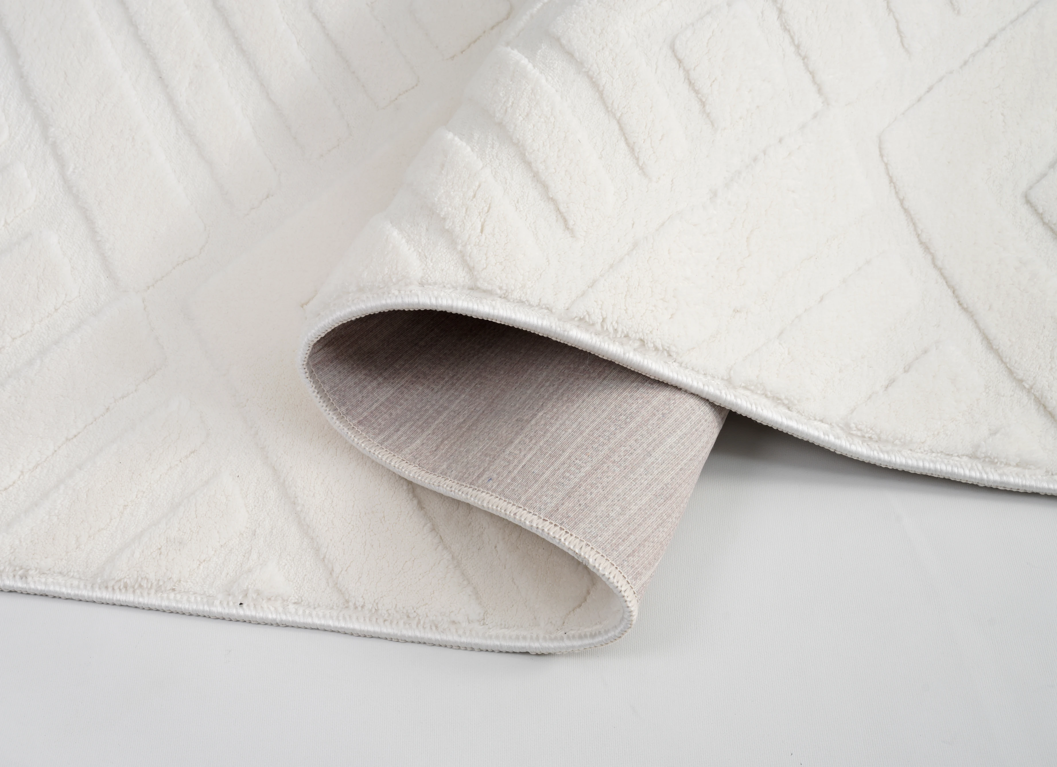 Line Beyaz Peluş Halı