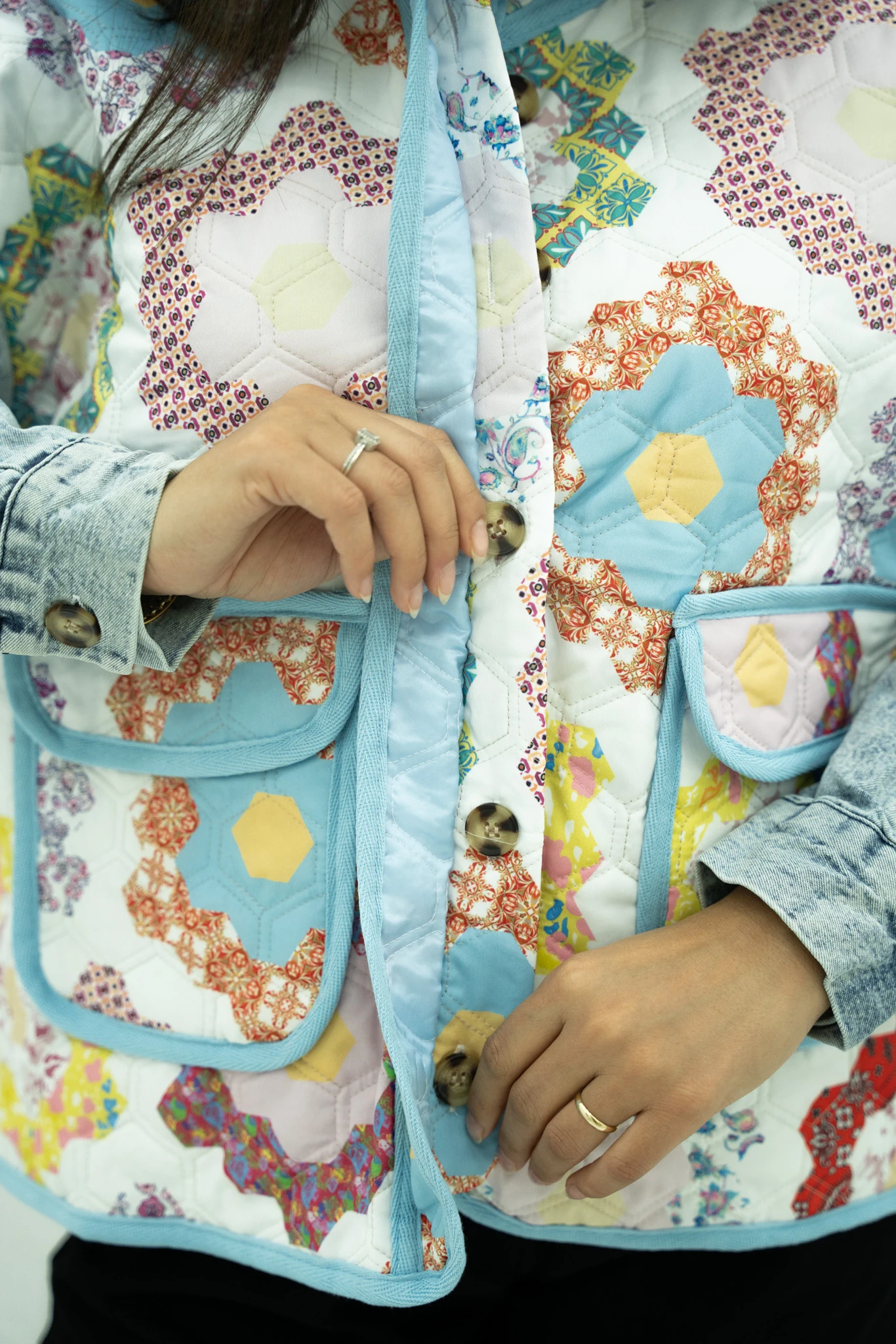 Kot Detaylı Desenli Kapitone Ceket