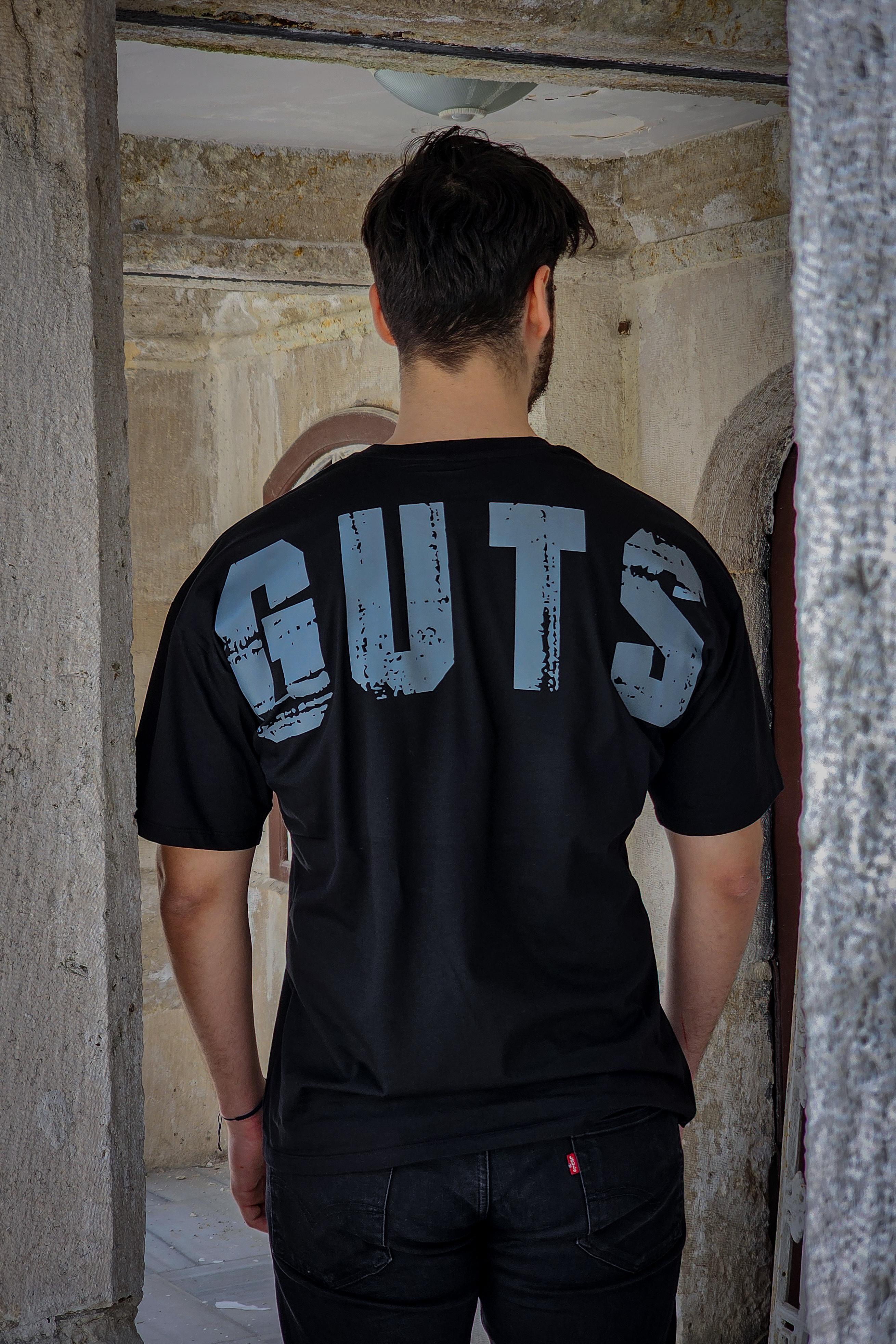 GUTS - Oversize Tshirt