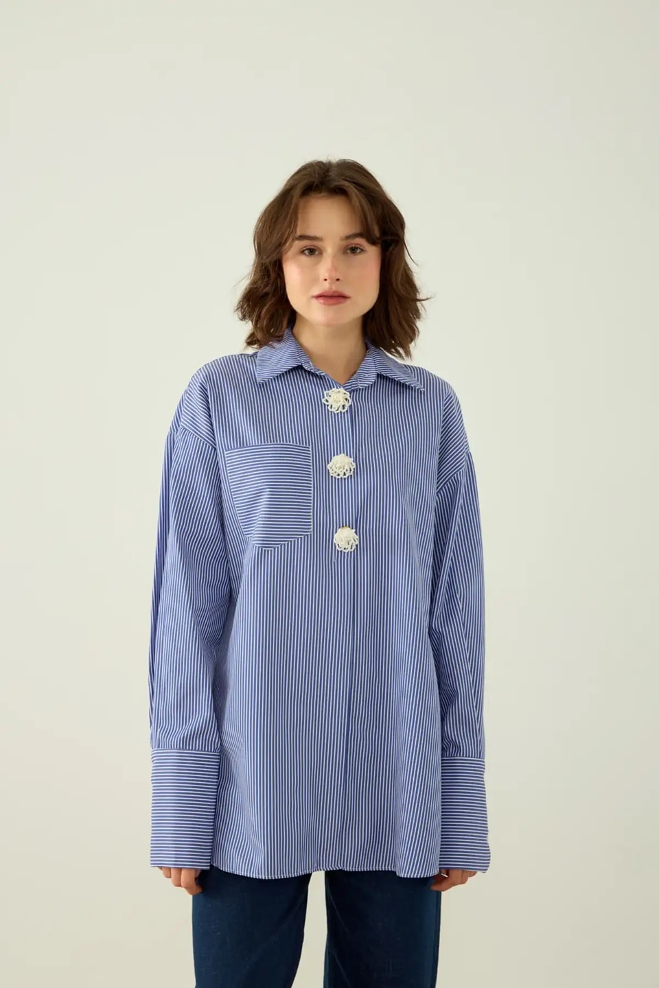 ÇİZGİLİ DÜĞME DETAYLI OVERSIZE POPLİN GÖMLEK MAVİ