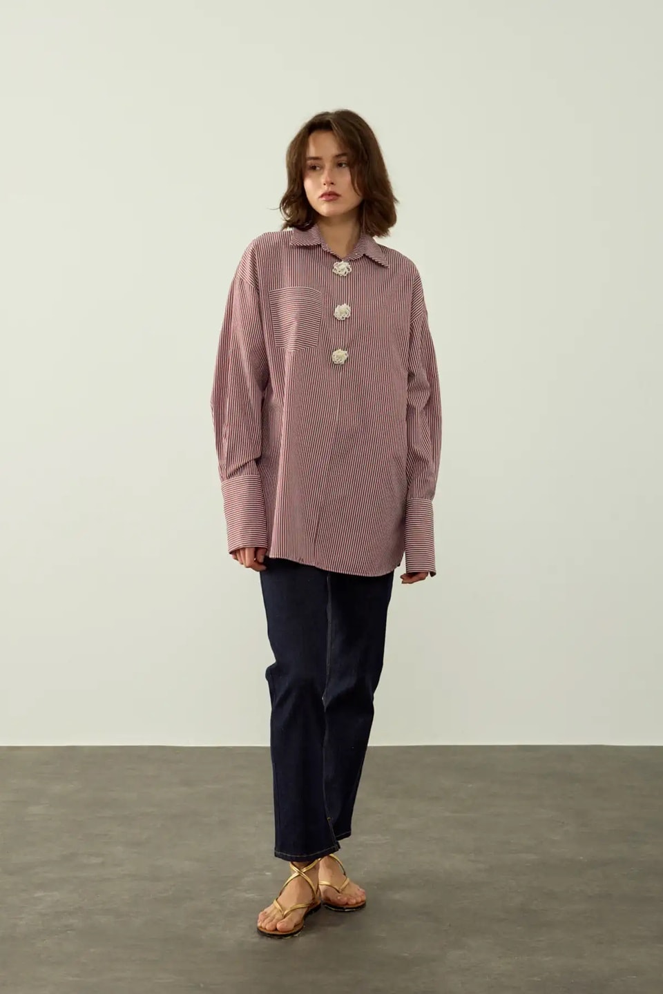 ÇİZGİLİ DÜĞME DETAYLI OVERSIZE POPLİN GÖMLEK MÜRDÜM