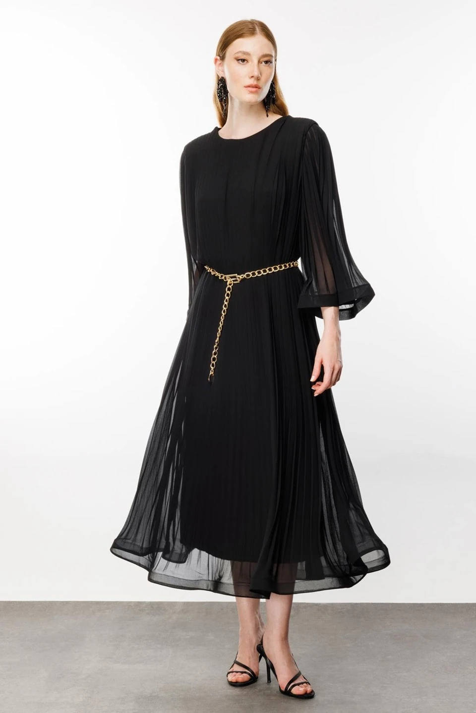 Piliseli Grenli Zincir Kemerli Elbise SİYAH