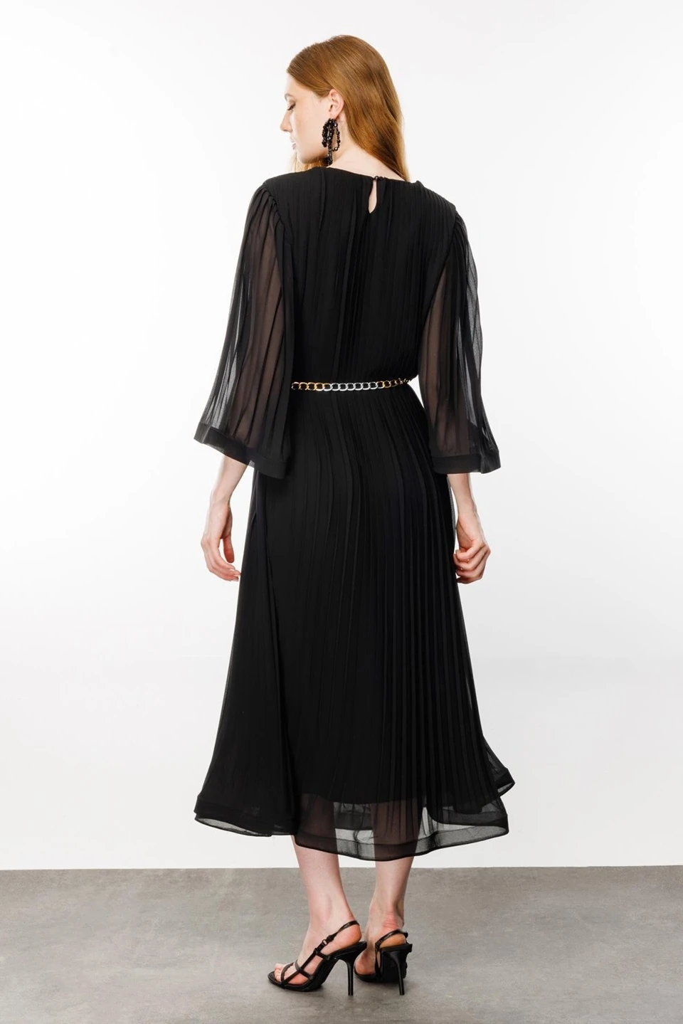 Piliseli Grenli Zincir Kemerli Elbise SİYAH