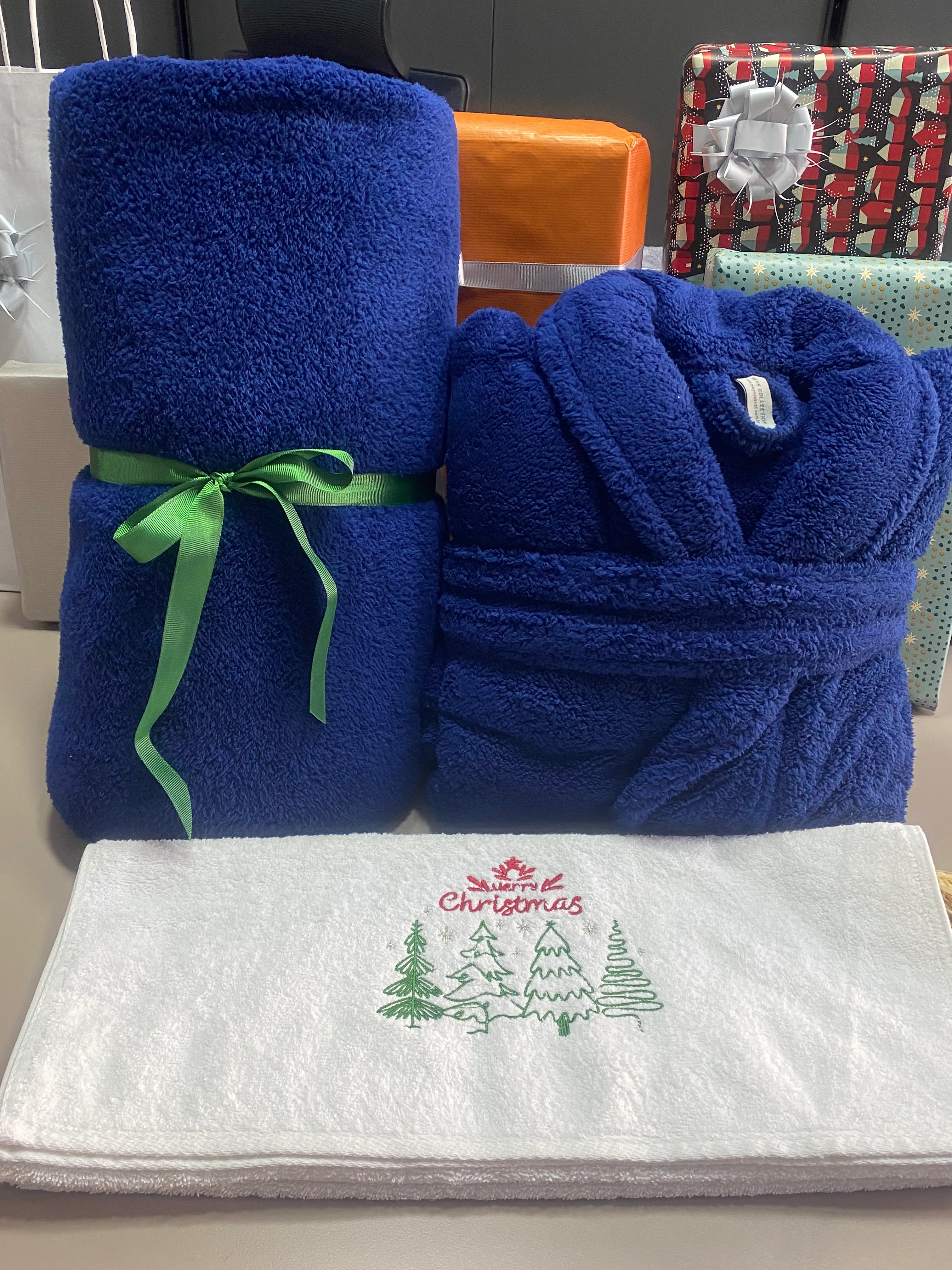 Yılbaşı Özel TV Battaniyesi ve Sabahlık (L)  Set El Havlusu Hediyeli