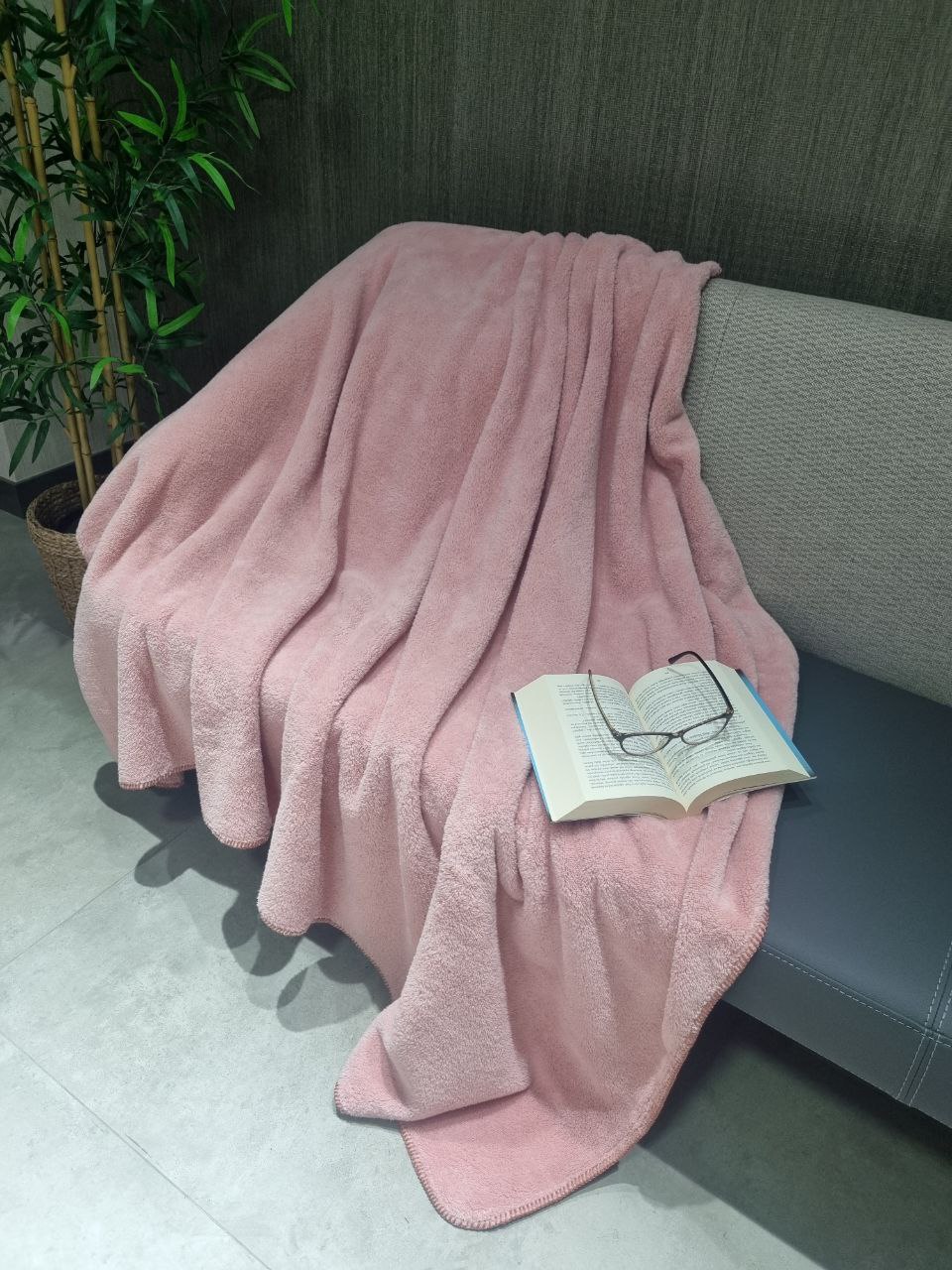 Yılbaşı Özel TV Battaniyesi ve Sabahlık (M)  Set El Havlusu Hediyeli