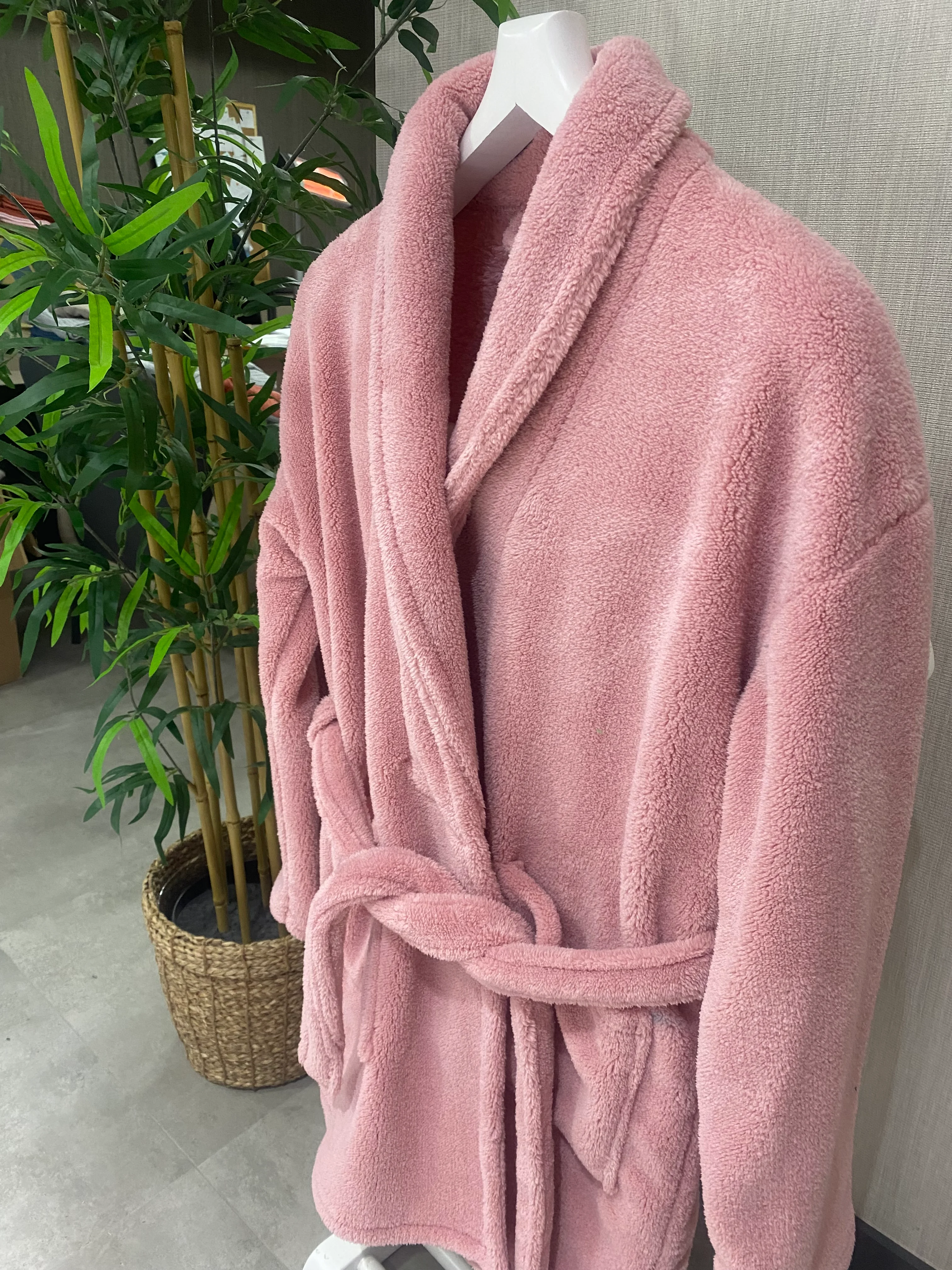 Yılbaşı Özel TV Battaniyesi ve Sabahlık (M)  Set El Havlusu Hediyeli