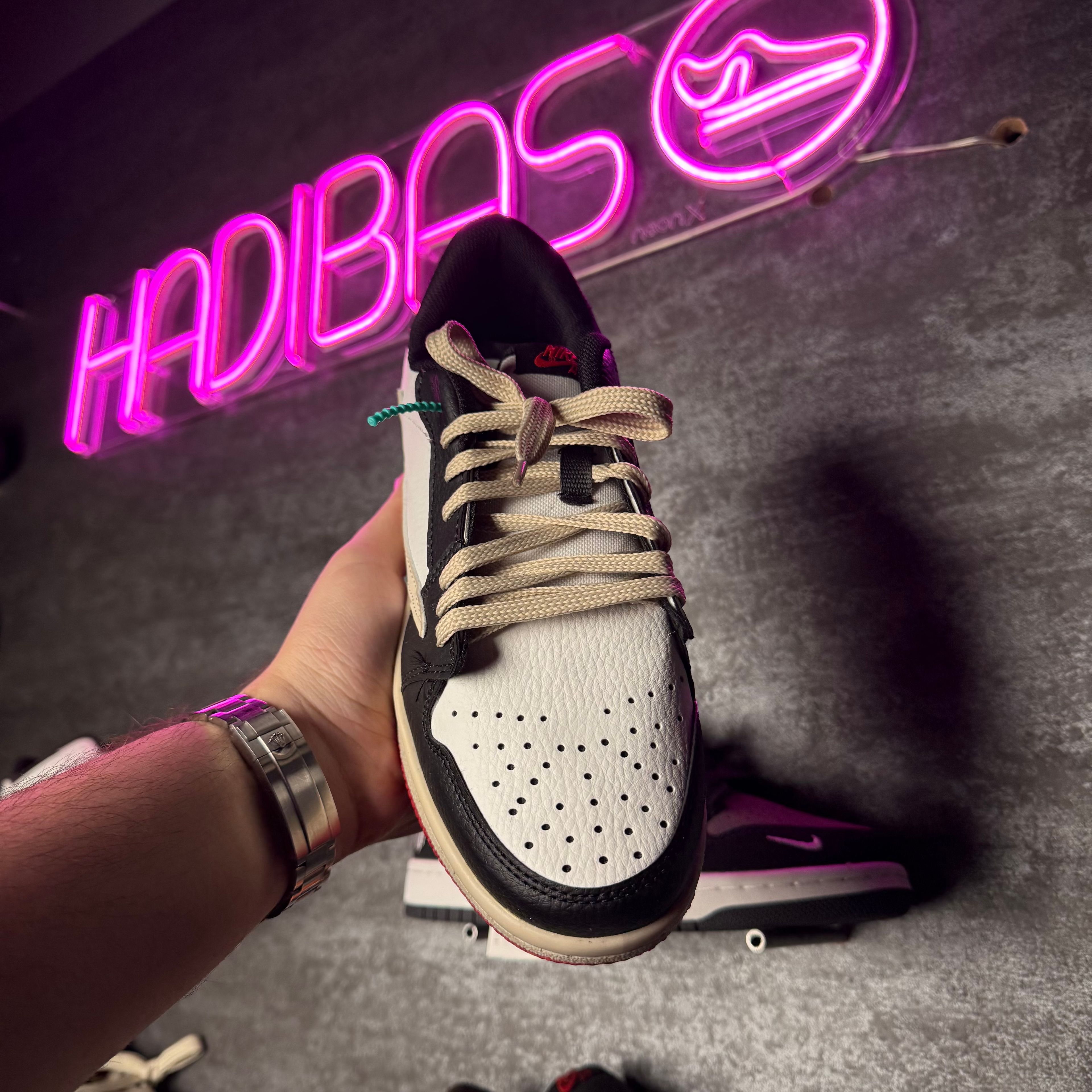 Nike Travis Scott X Air Jordan Retro Low Red Sole