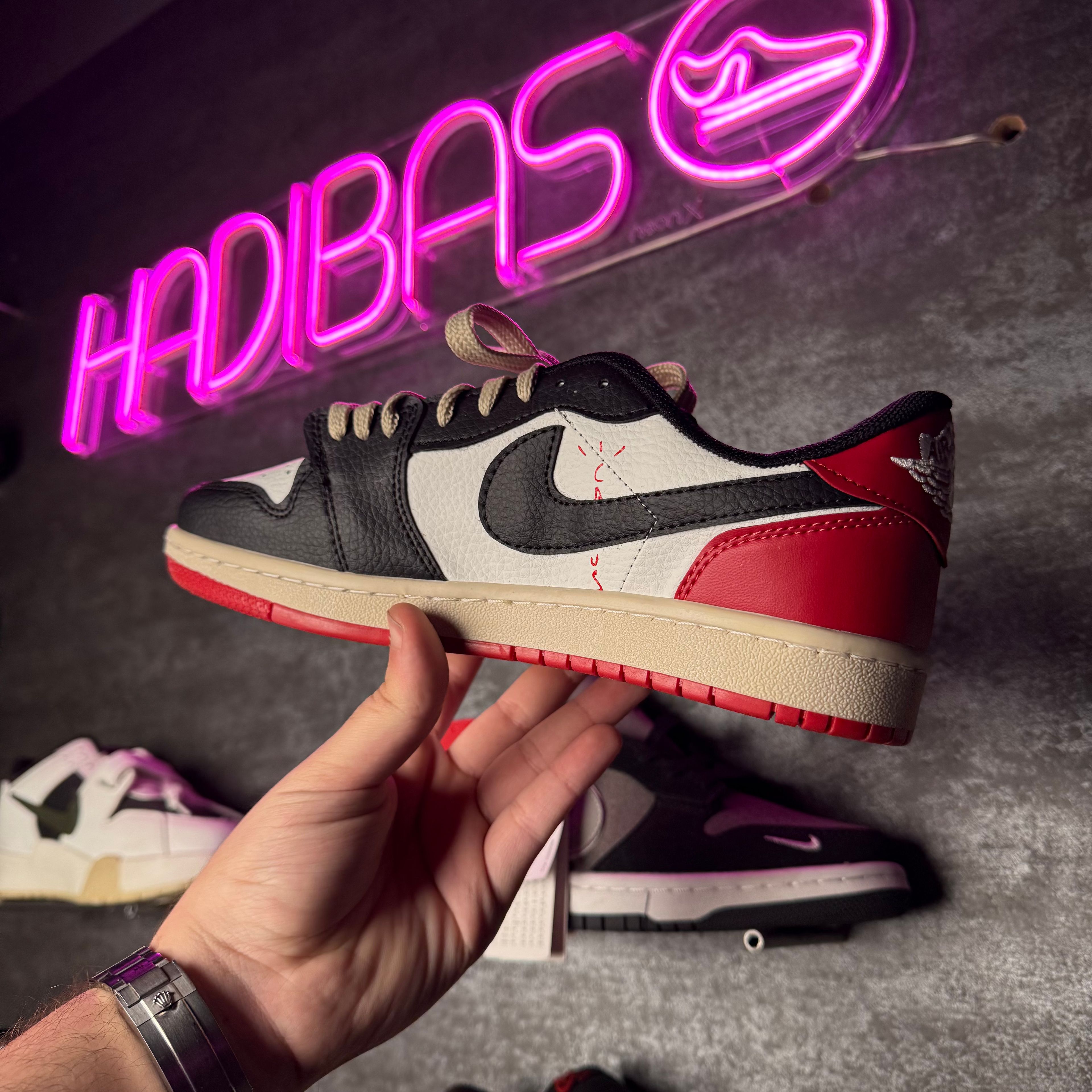 Nike Travis Scott X Air Jordan Retro Low Red Sole