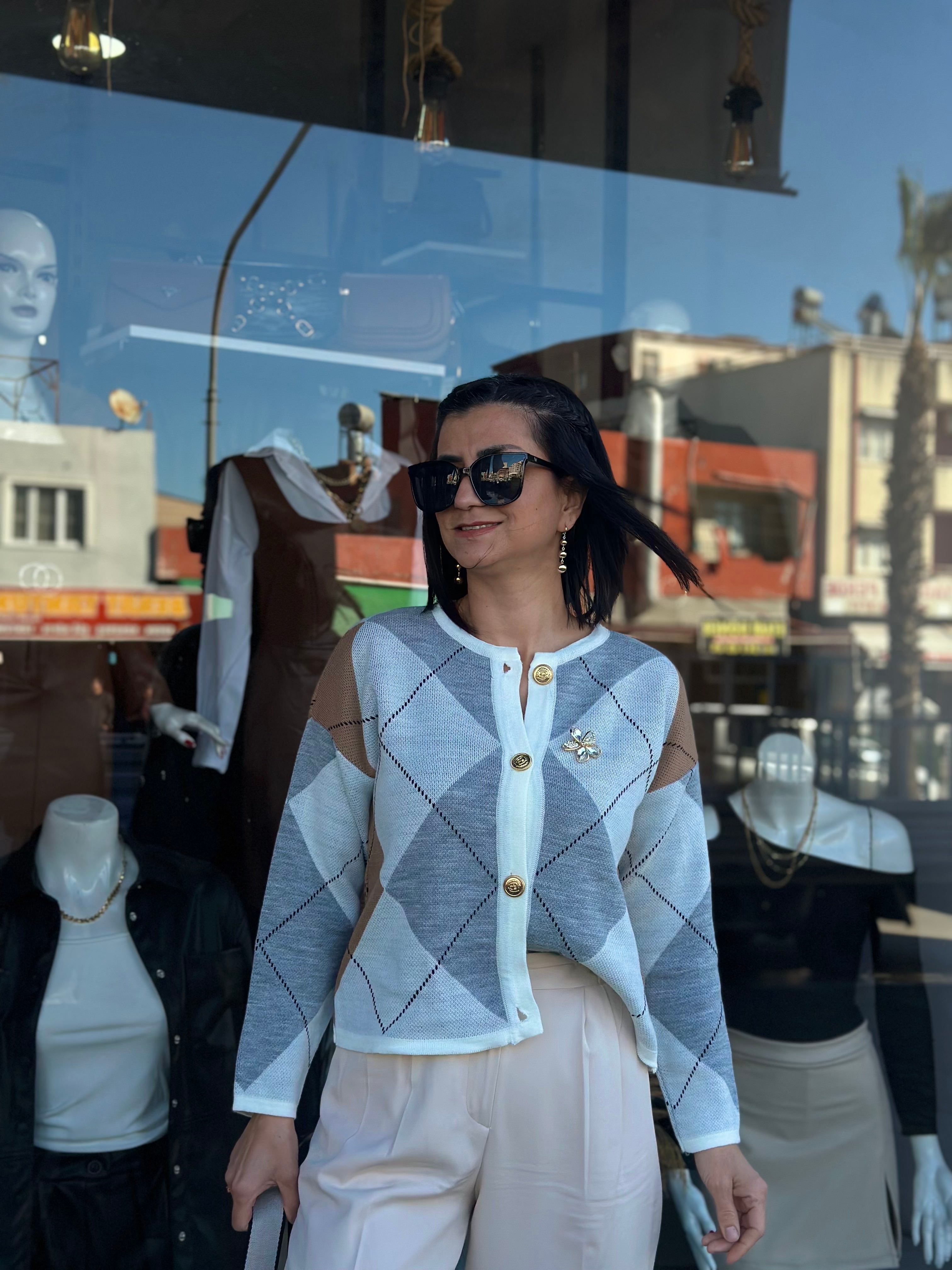 GOLD DÜĞMELİ BAKLAVA DESEN TRİKO HIRKA