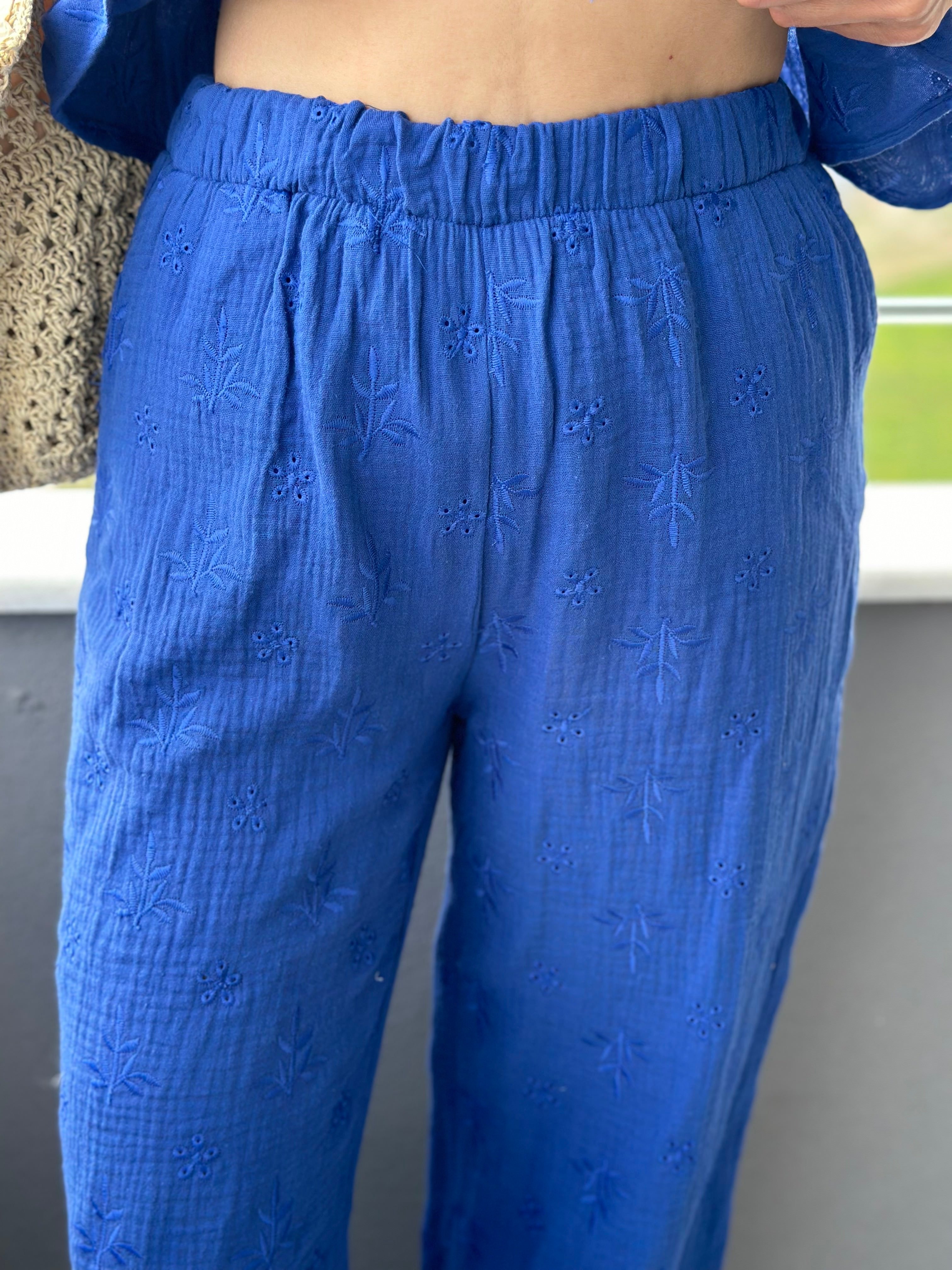 NAKIŞLI BLUZ PANTOLON TAKIM