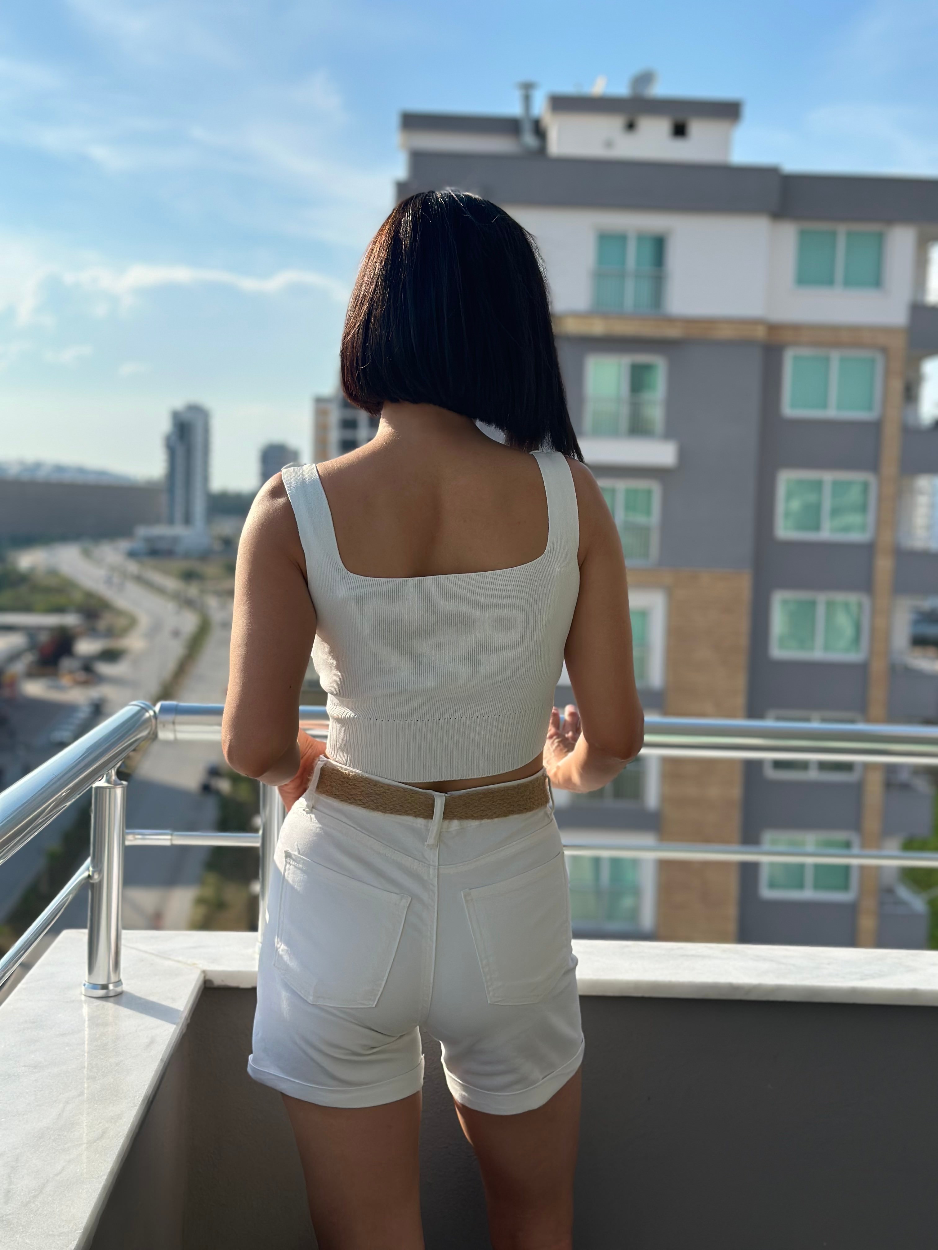 KEMERLİ MİNİ ŞORT