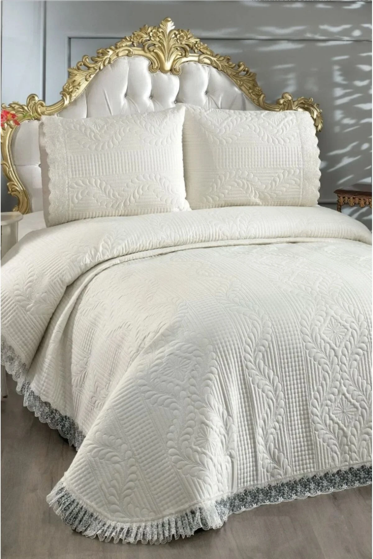 Bohem Dantelli Kapitoneli Ultrasonik Çift Kişilik Yatak Örtüsü Beyaz