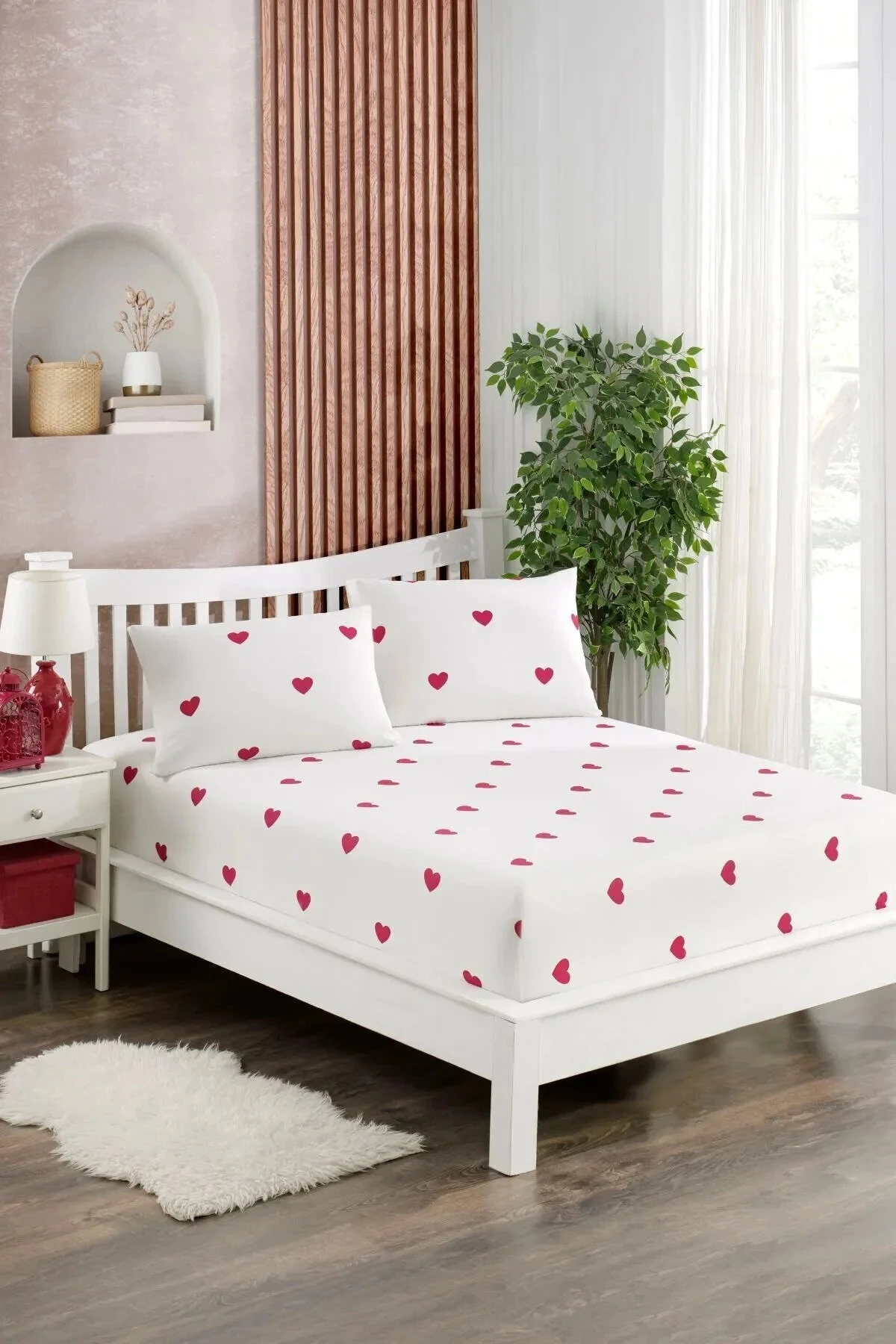 Beyaz Kırmızı Kalp Lastikli Çarşaf Takımı Çift Kişilik