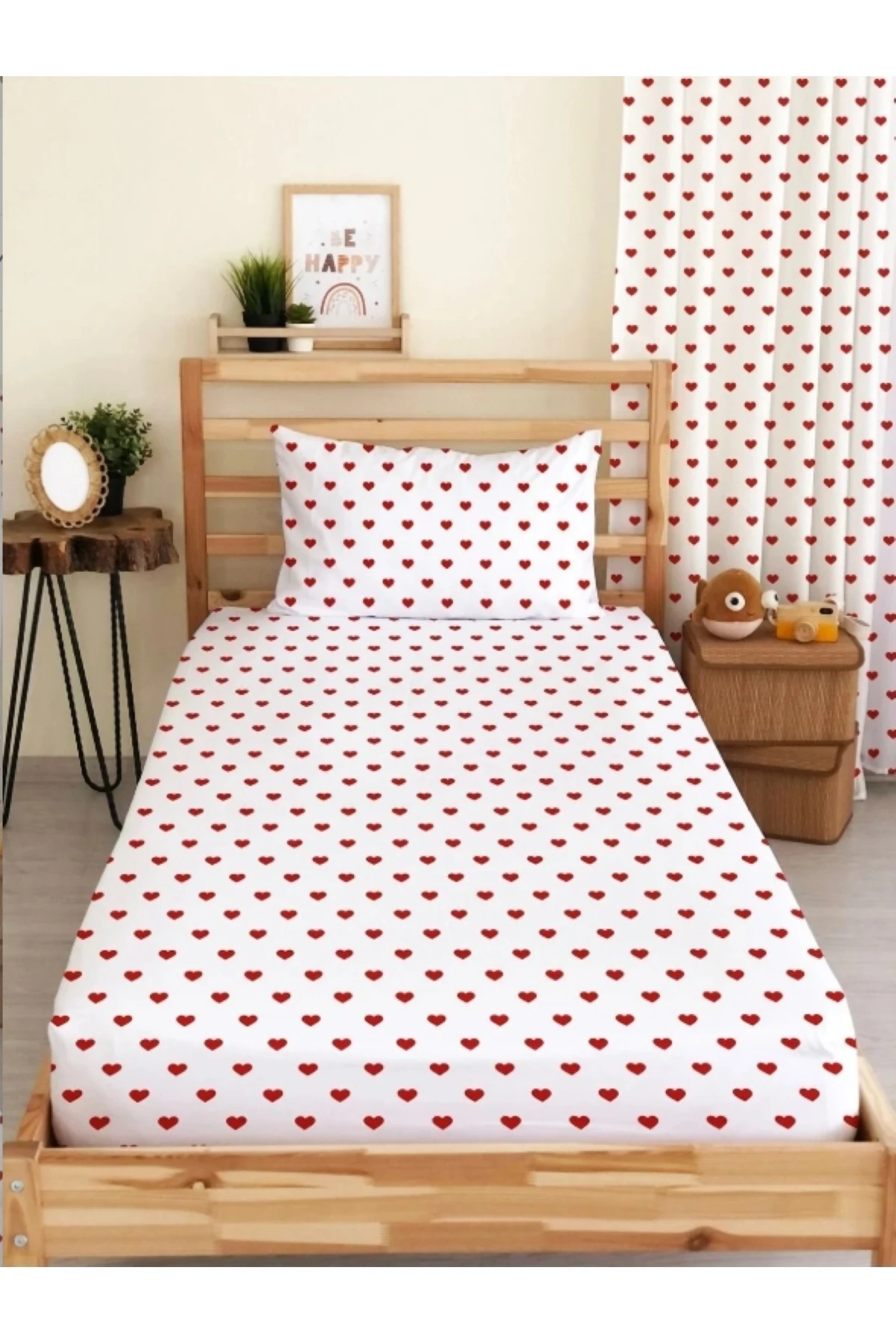 Beyaz Kırmızı Kalp Lastikli Çarşaf Takımı Tek Kişilik
