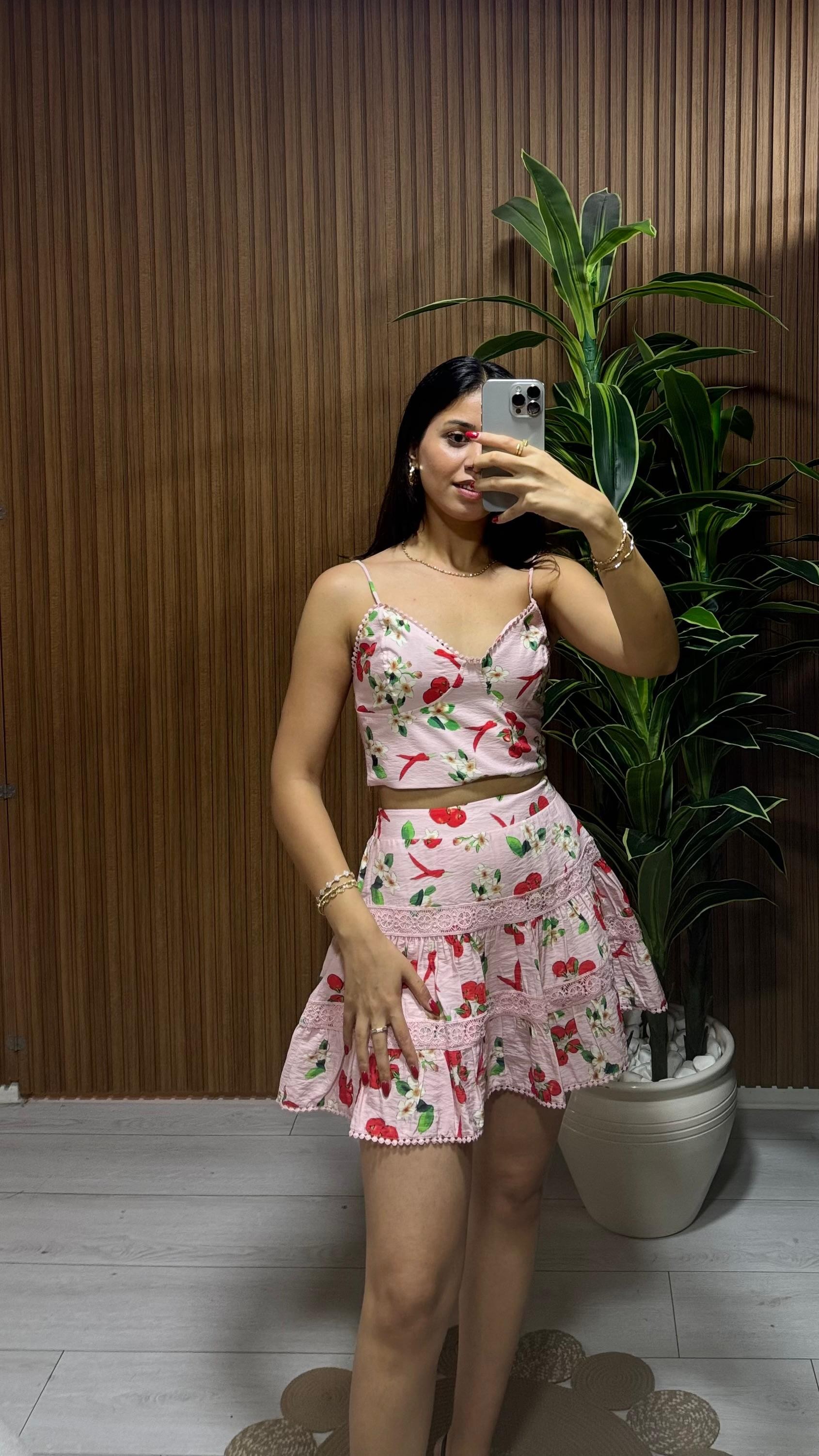 PEMBE DESENLİ ASKILI CROP VOLANLI MİNİ ETEK TAKIM