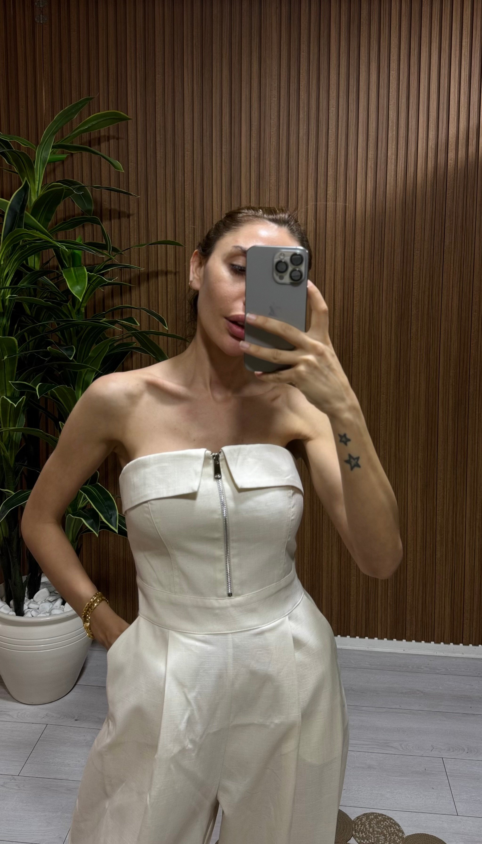 Doğallığın Şıklıkla Buluştuğu An: Beyaz Keten Tulum