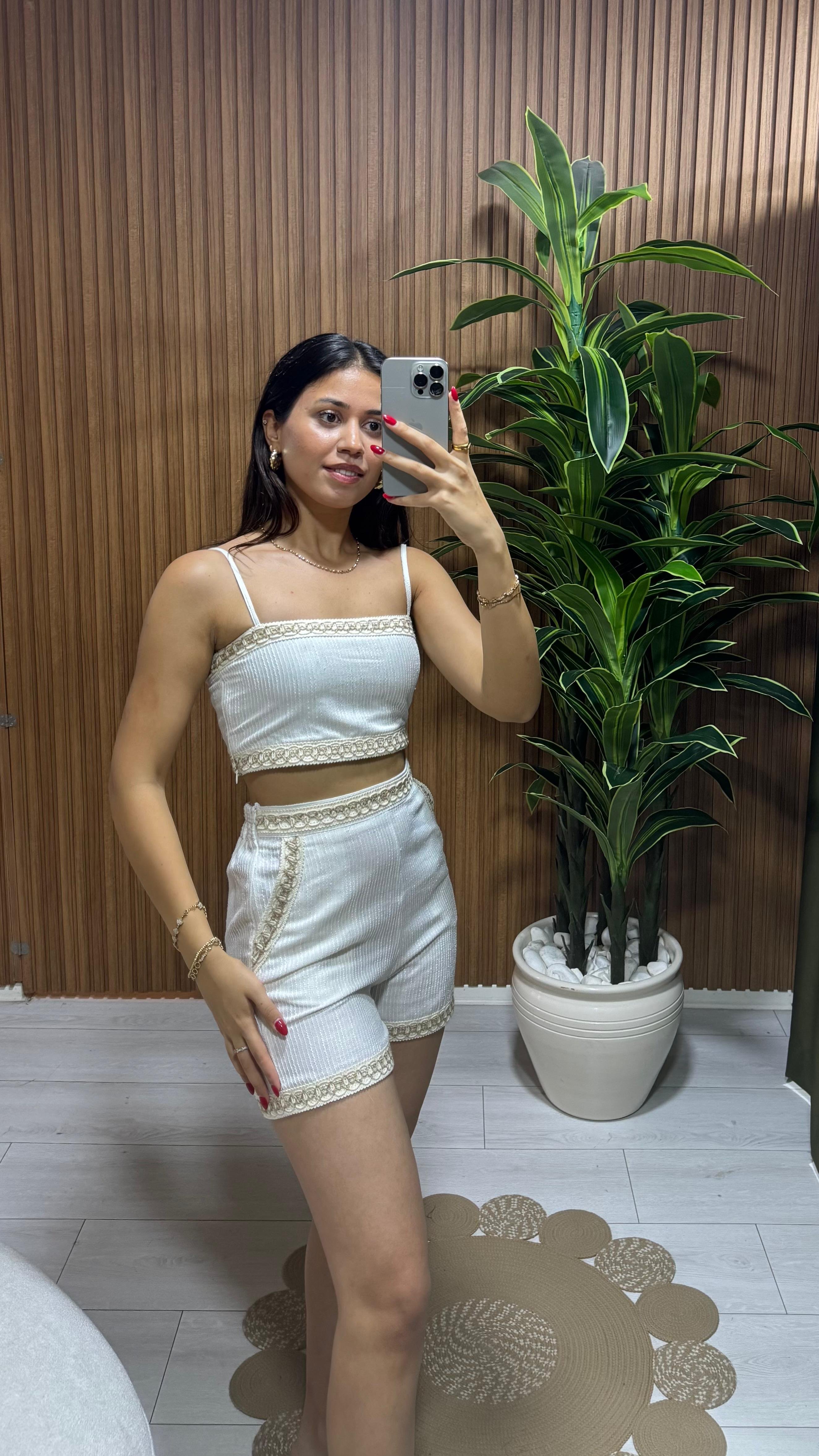 KREM RENK ŞERİT DETAYLI ASKILI CROP ŞORT TAKIM