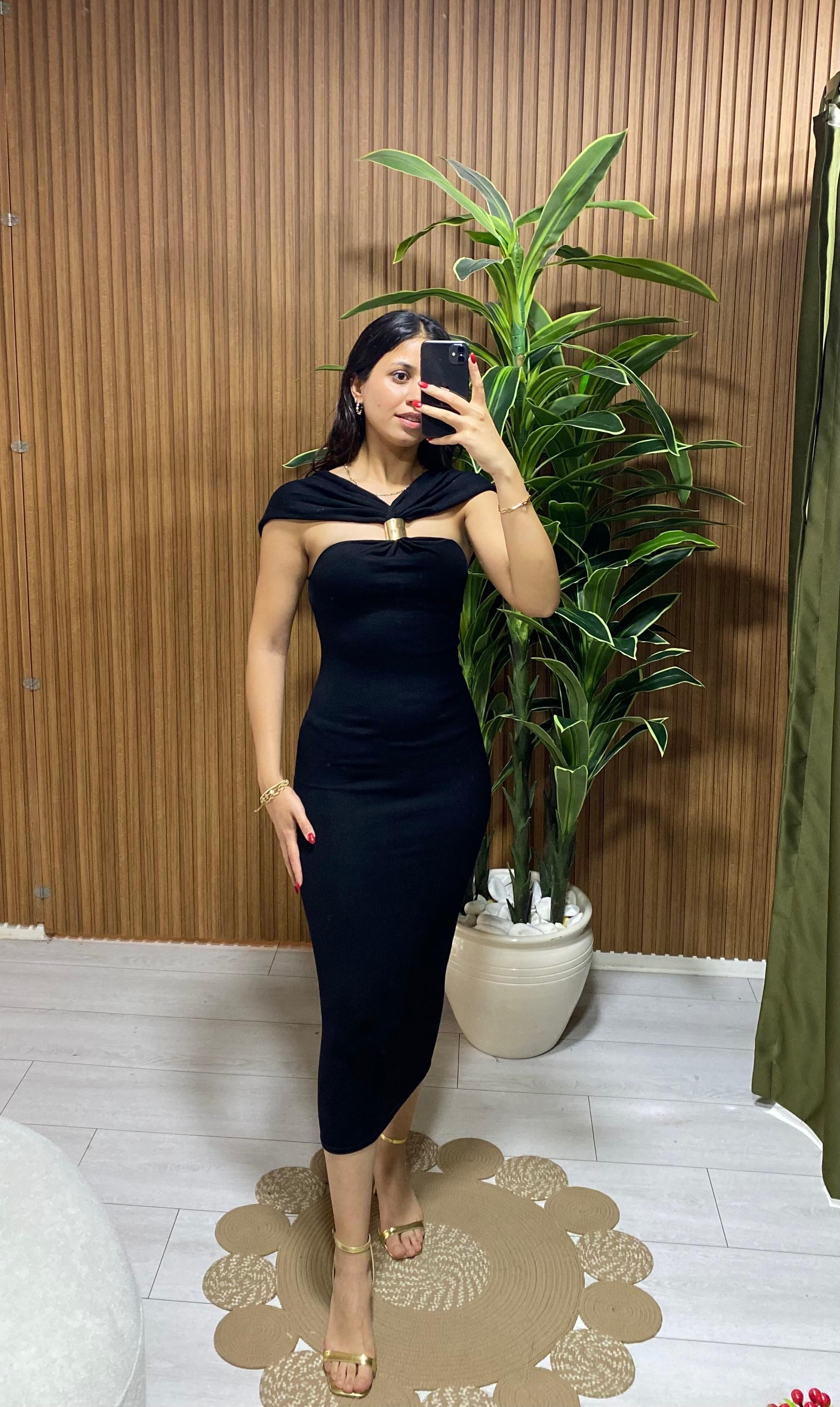 Noir Elegance Omuz Detaylı Siyah Elbise