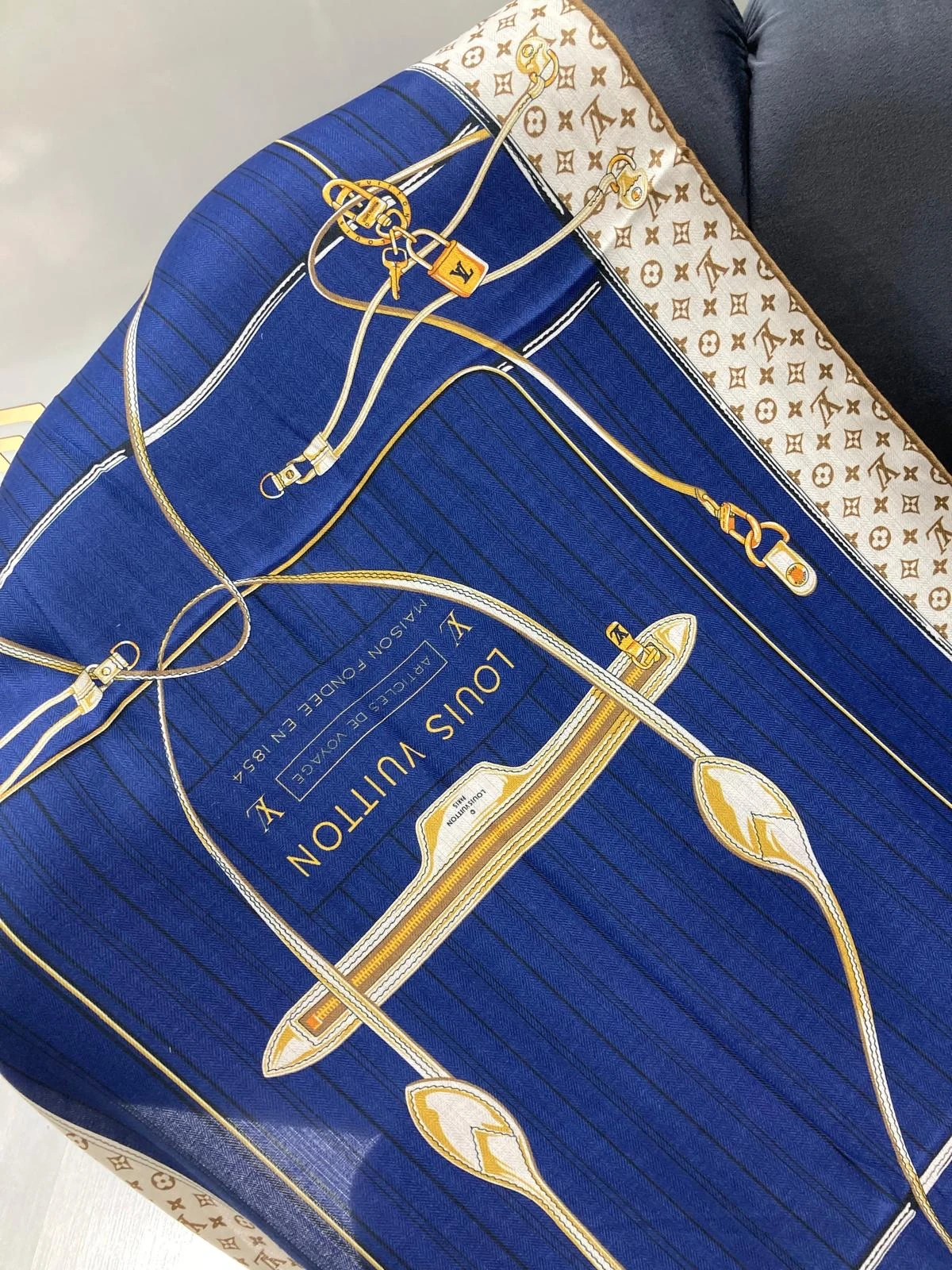 LV İthal Yün Kaşmir Şal Lacivert