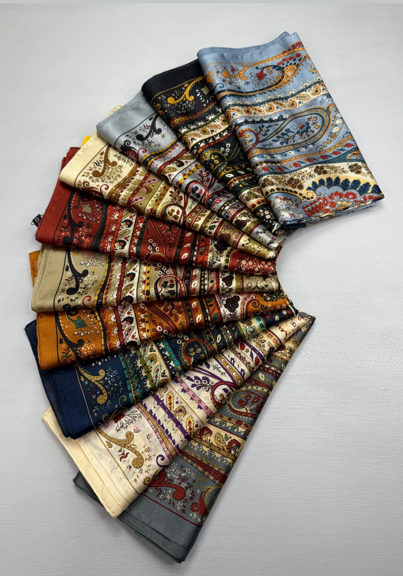 Rustik Desen Vual İpek Şal Siyah