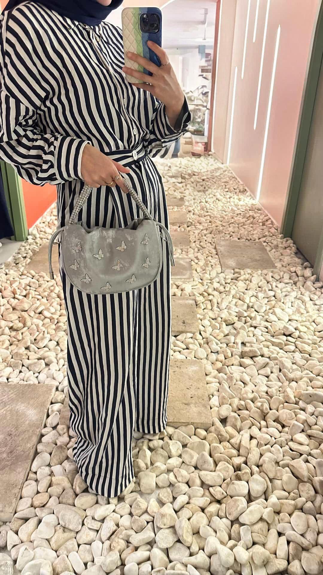 Kelebek Detaylı Taşlı Süet Çanta Gümüş 