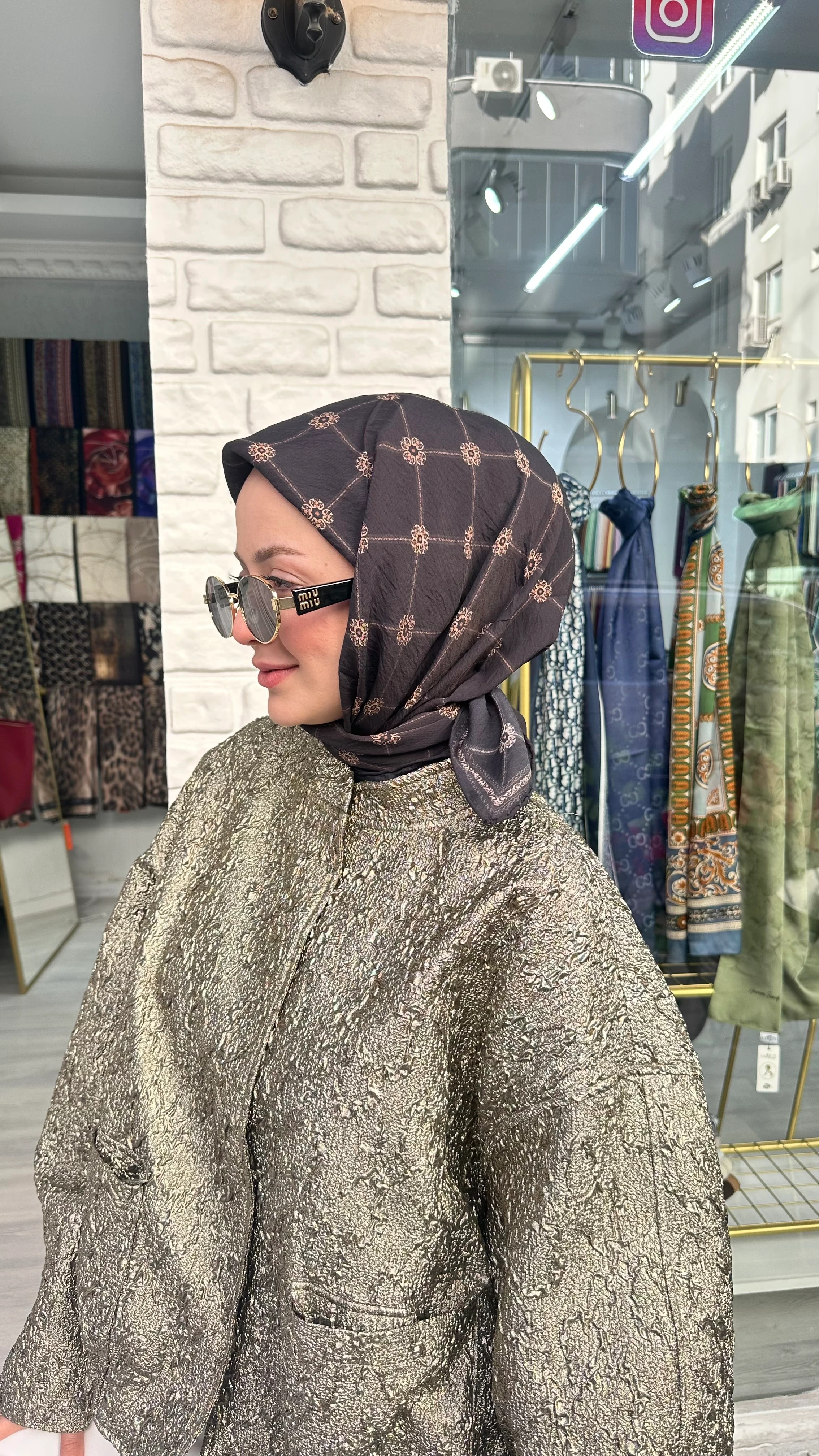 Çiçekli Monogram Güz Eşarp