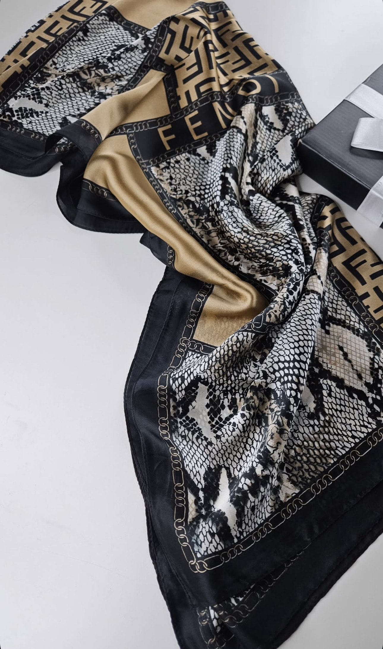F Monogram Zebra Desen Vual İpek Şal Siyah